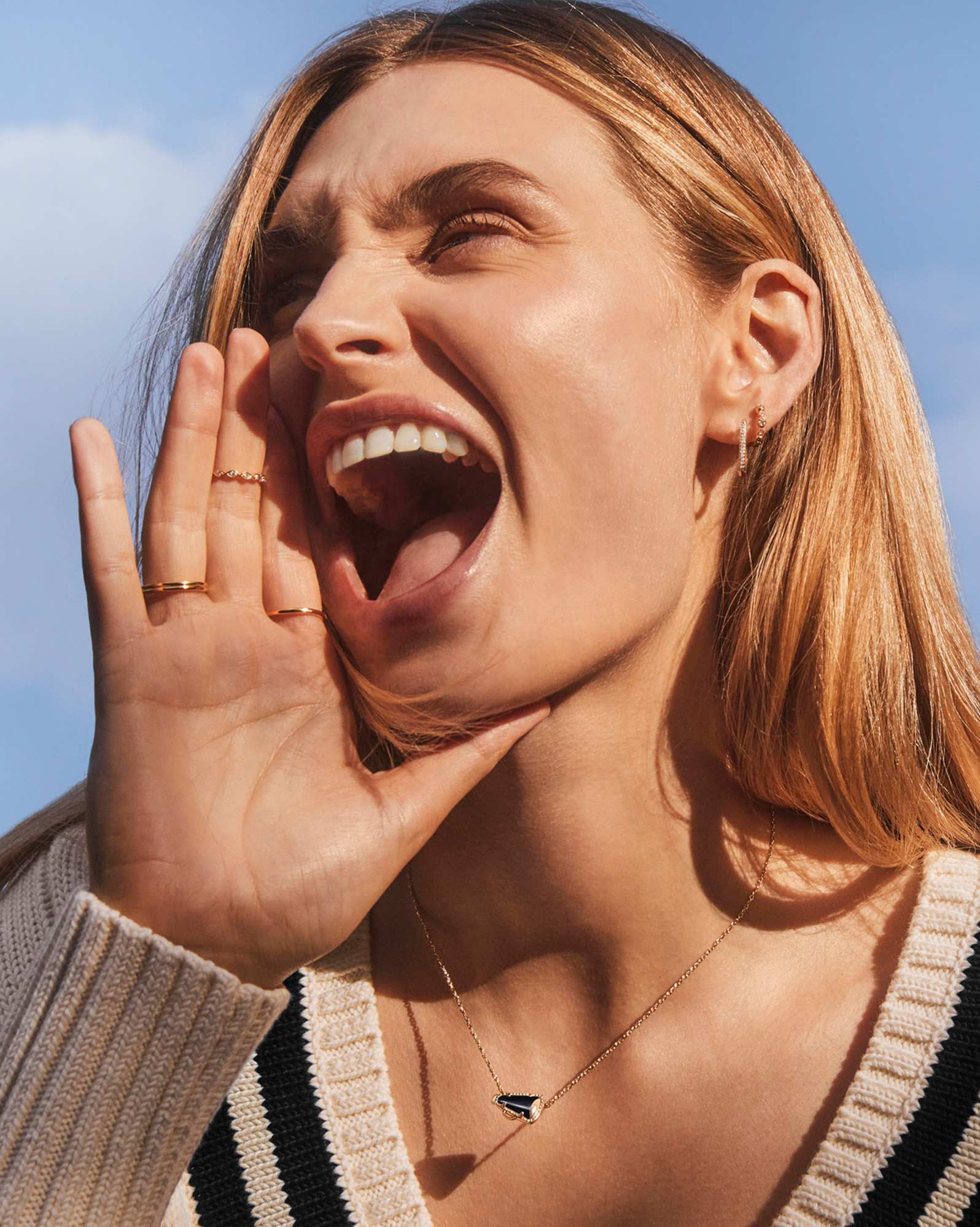 Cheer Gold Short Pendant Necklace