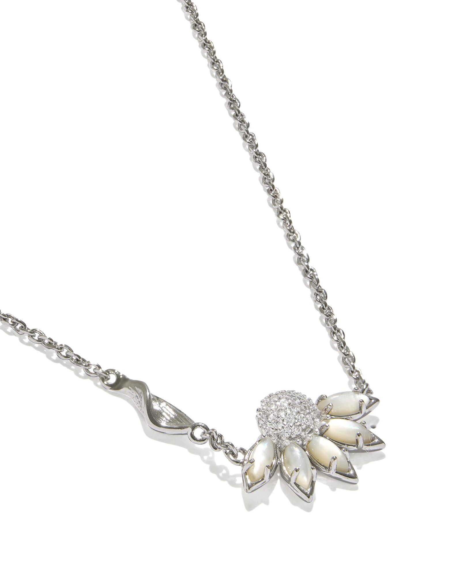 Anya Flower Silver Short Pendant Necklace