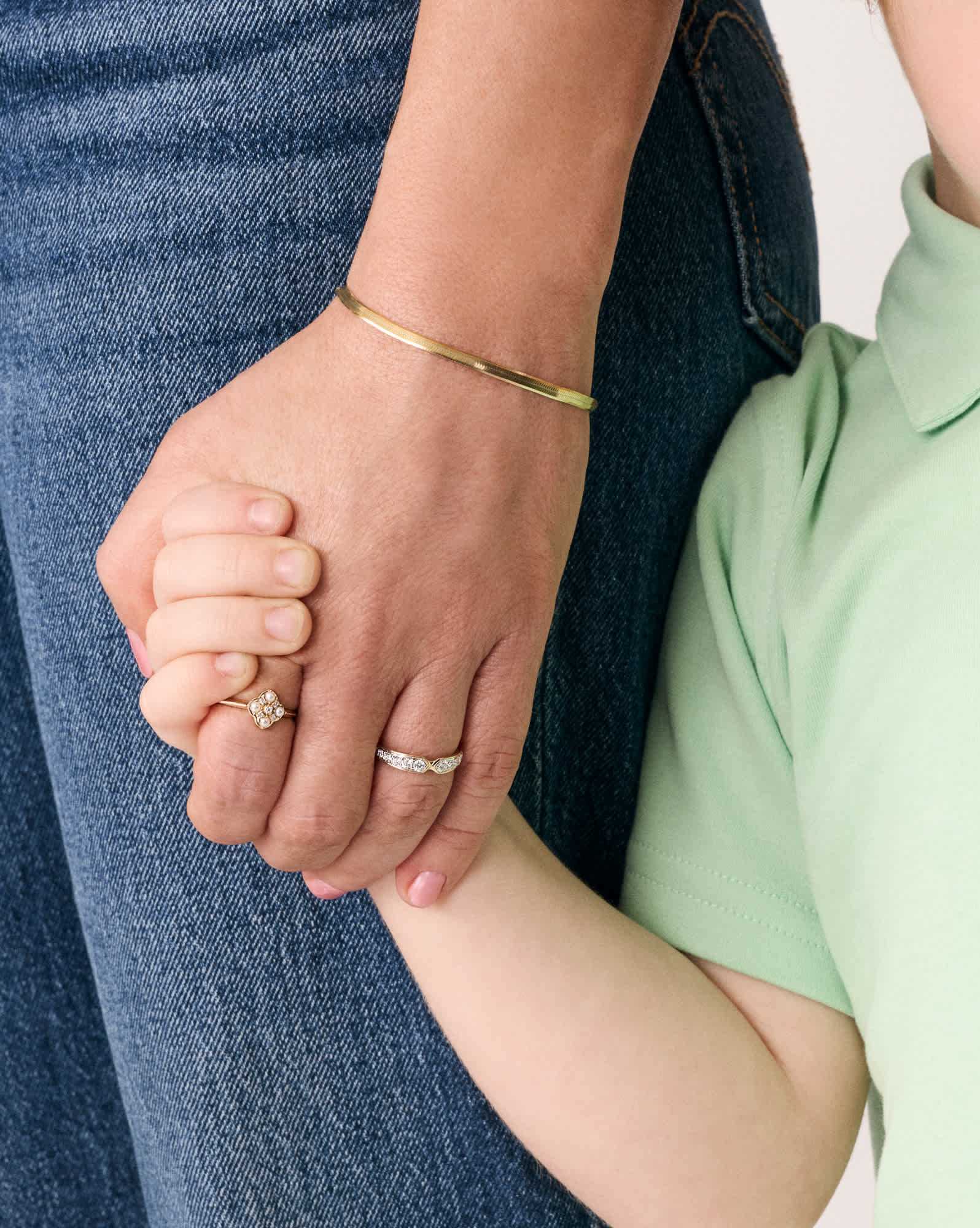 Dira Luxe 14k Yellow Gold Band Ring