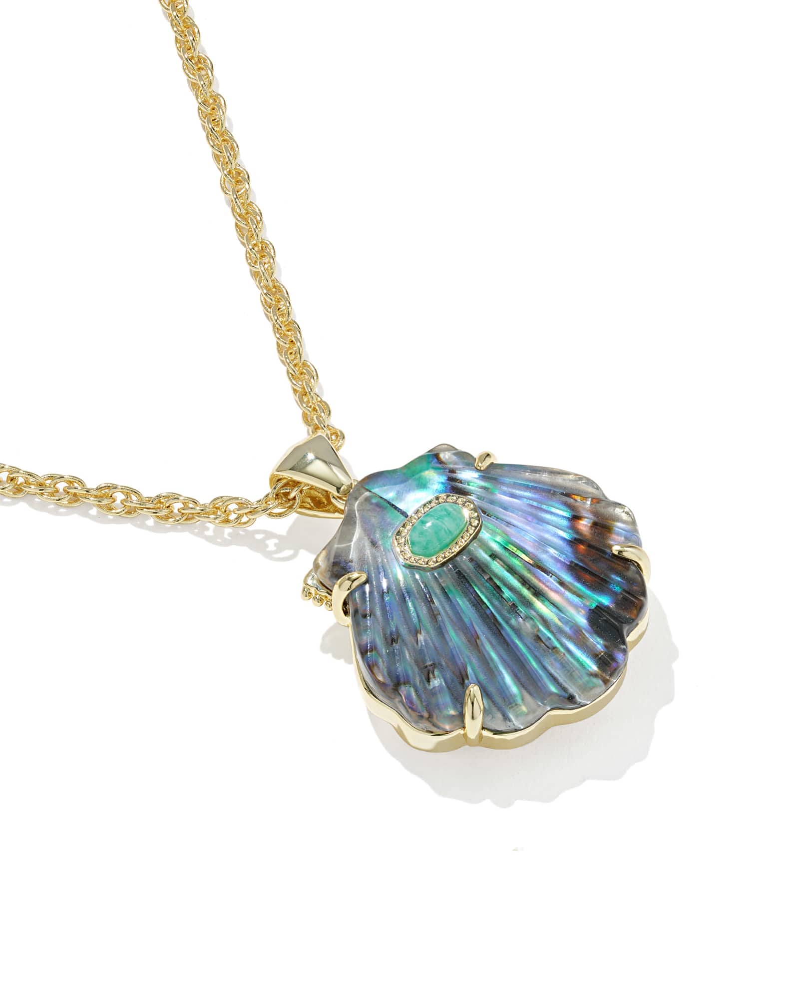 Lucia Shell Gold Short Pendant Necklace