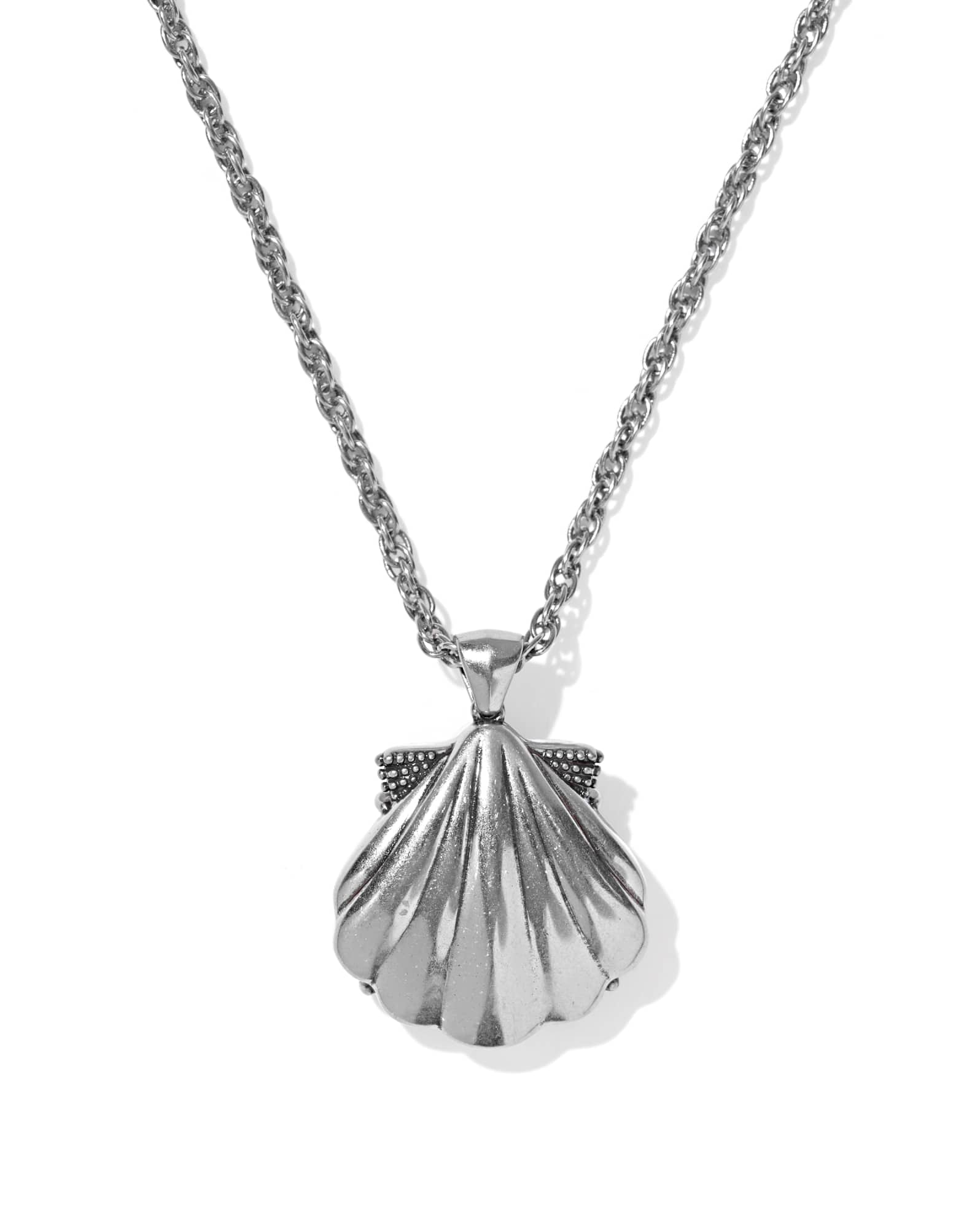 Lucia Shell Vintage Silver Short Pendant Necklace