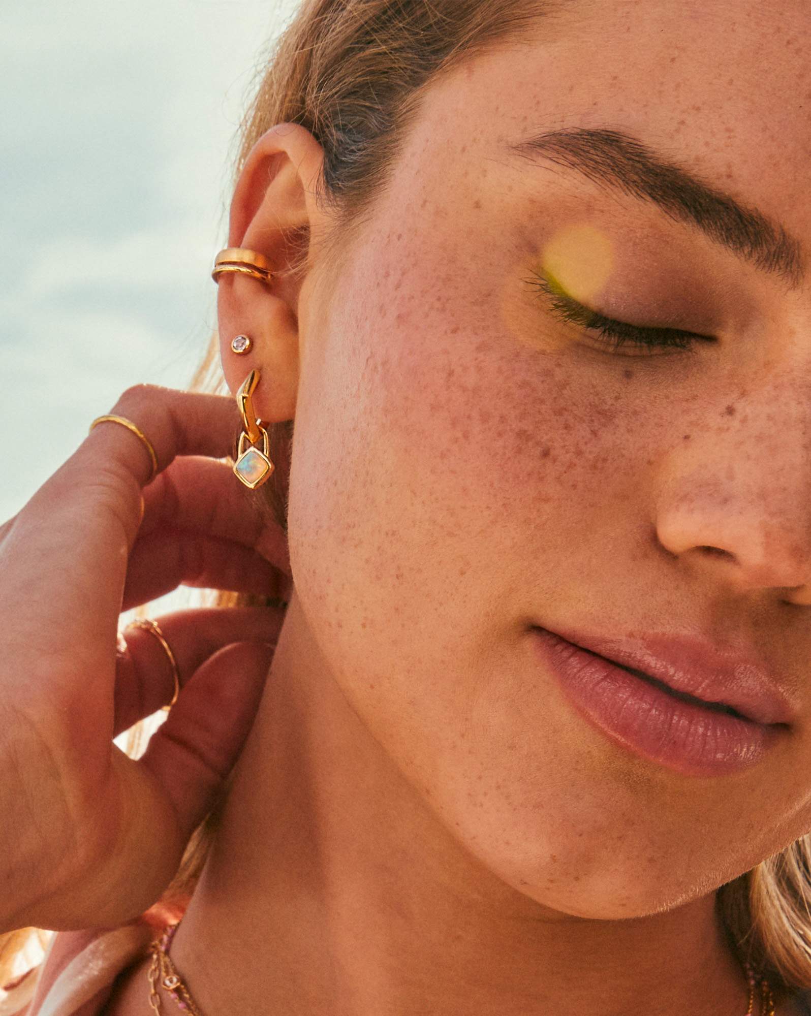 Iva 18k Yellow Gold Vermeil Single Stud Earring in White Topaz