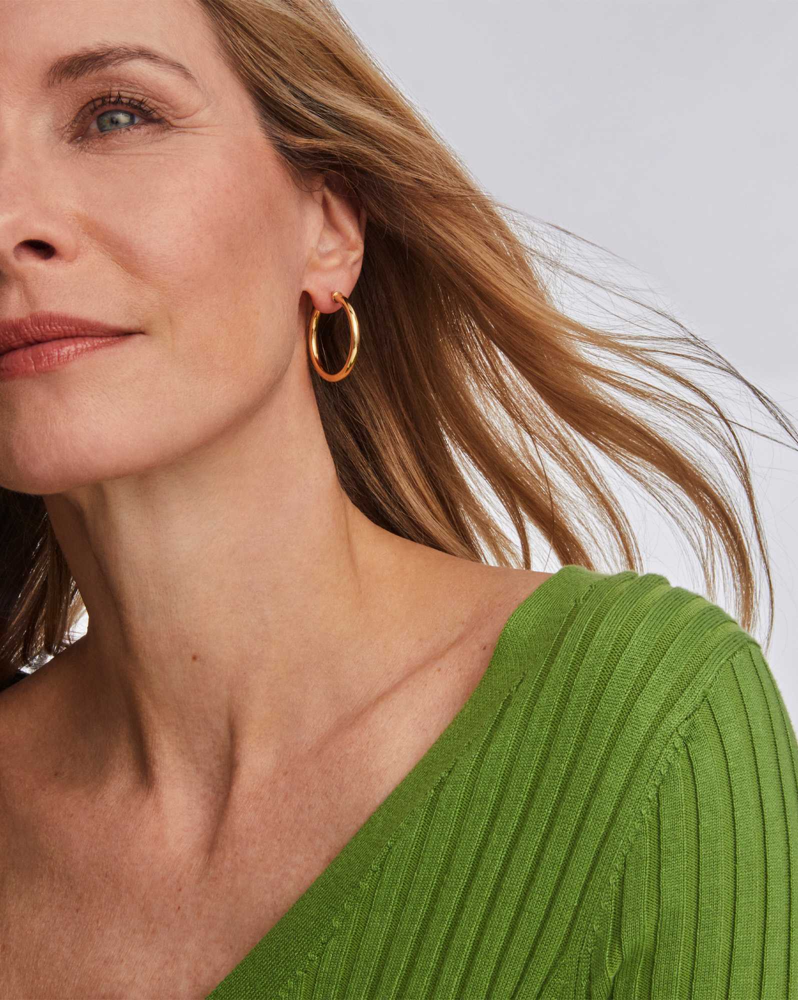 Tube Medium 30mm Hoop Earrings in 18k Gold Vermeil