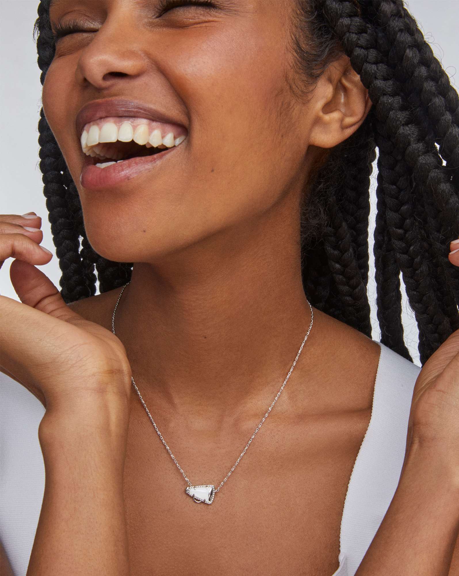 Cheer Silver Short Pendant Necklace in White Mother-of-Pearl