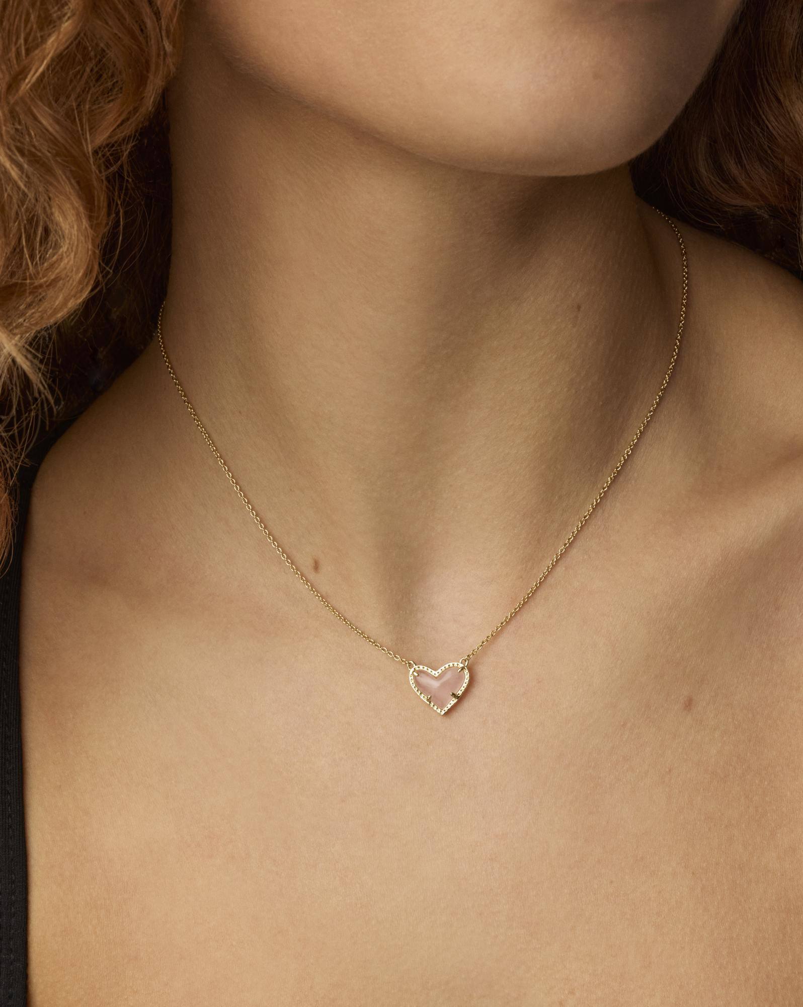 Ari Heart Gold Pendant Necklace in Rose Quartz