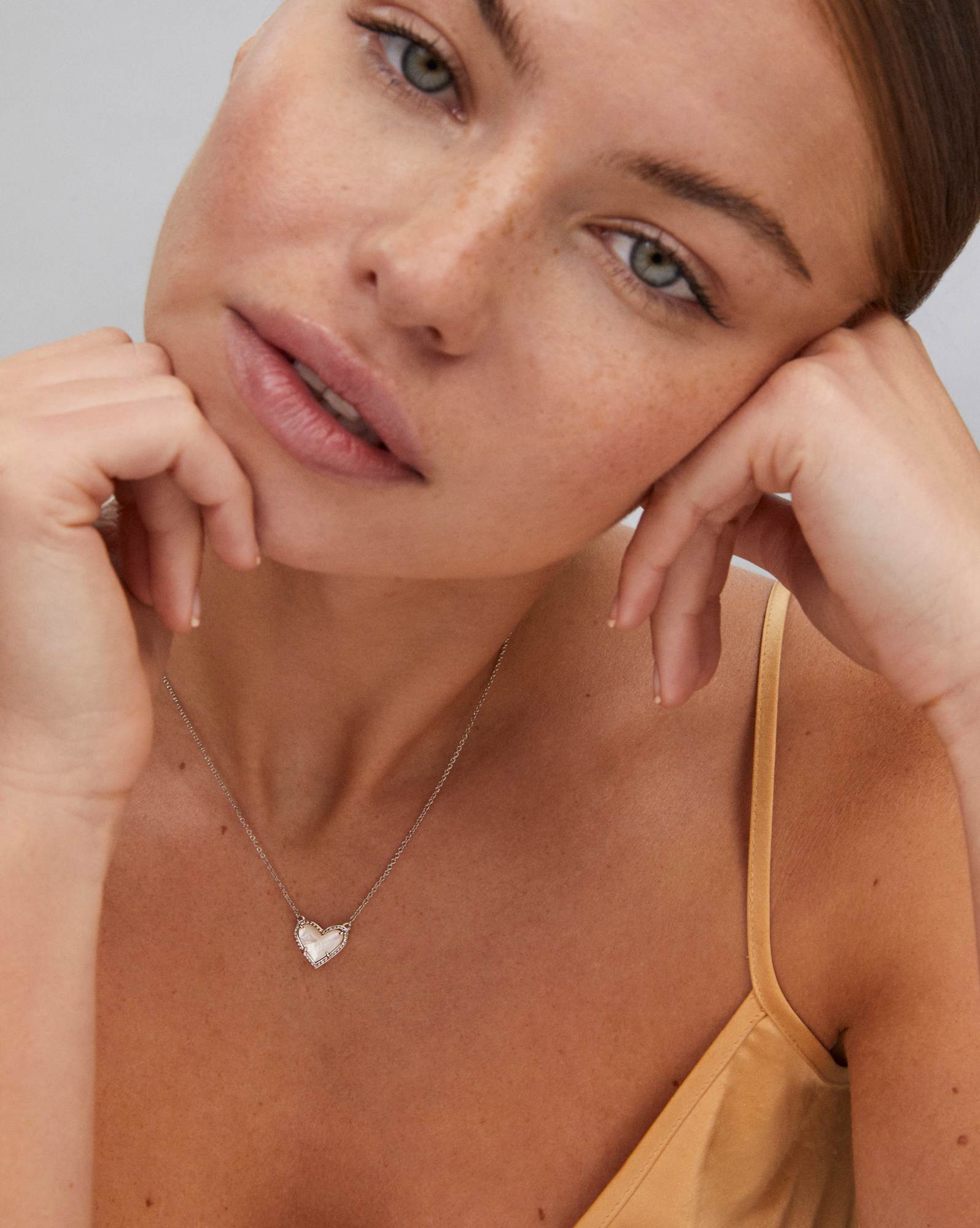 Ari Heart Silver Pendant Necklace in Ivory Mother-of-Pearl
