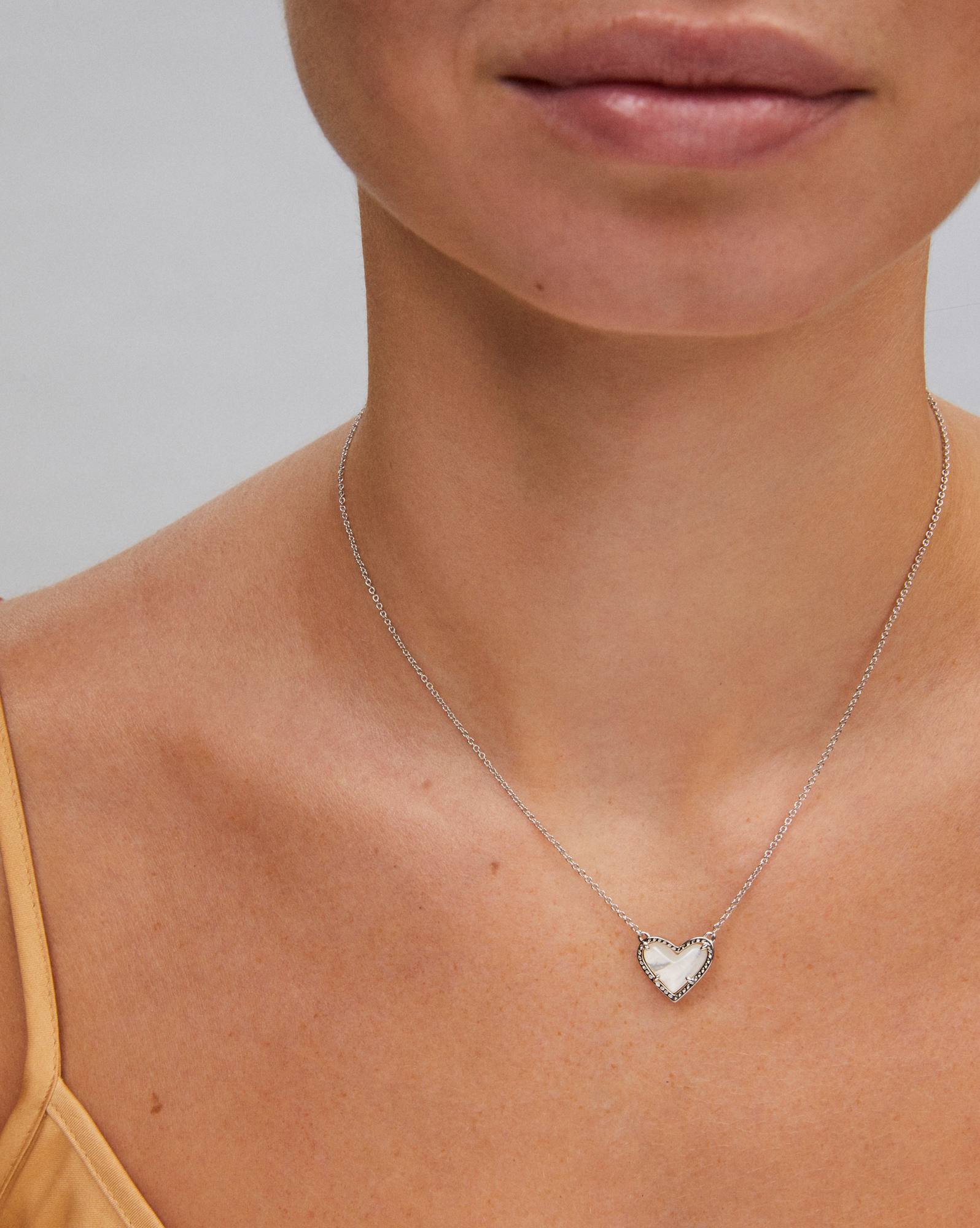 Ari Heart Silver Pendant Necklace in Ivory Mother-of-Pearl