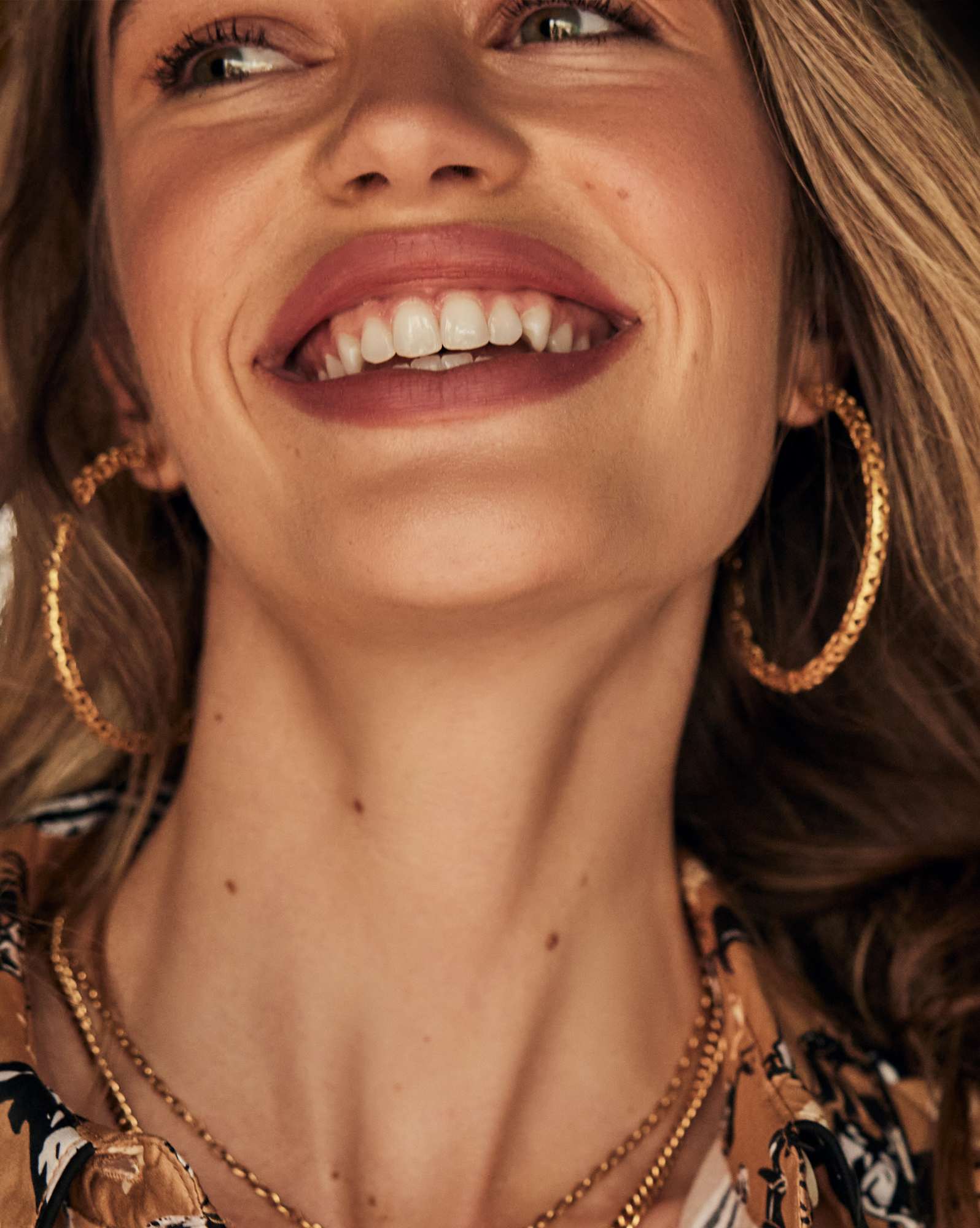 Maggie Hoop Earrings in Vintage Gold