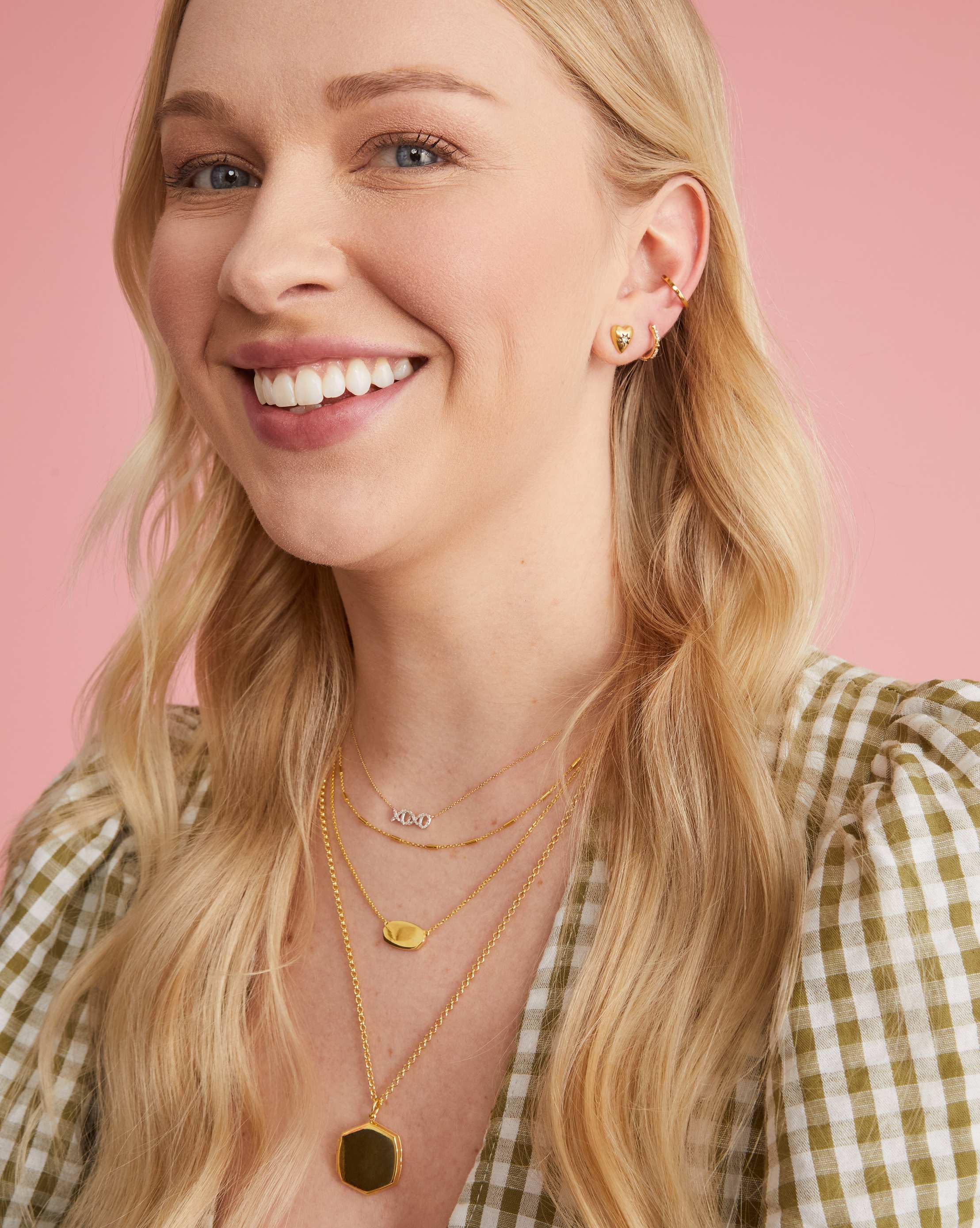 0.11 ct XO 14k Yellow Gold Pendant Necklace in White Diamond