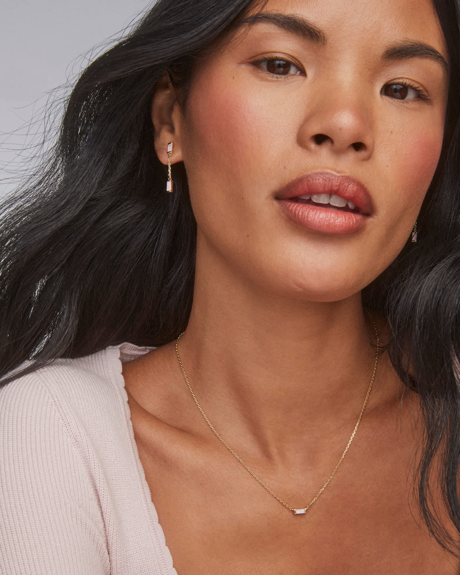 Kendra-Scott-Juliette-Pendant-Necklace-Rose-Quartz-Gold-00