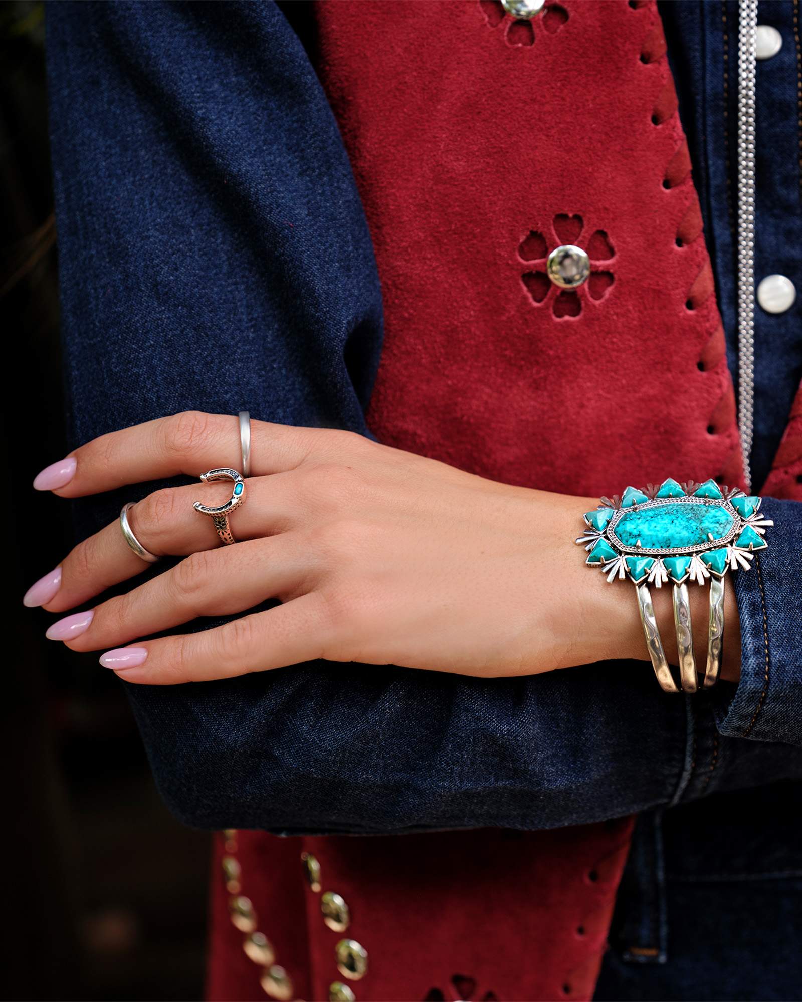 Kendra-Scott-Noble-Horseshoe-Cocktail-Ring-Turquoise-Magnesite-Vintage-Silver-00