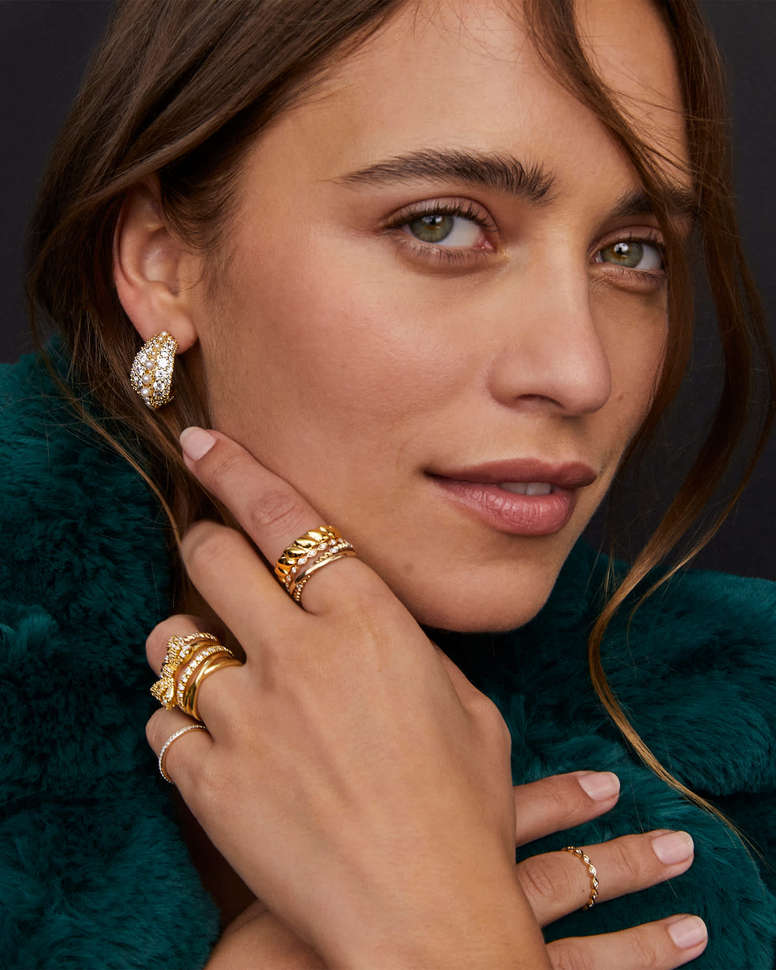 Kendra-Scott-Krista-Bow-Cocktail-Ring-White-Mix-Gold-00