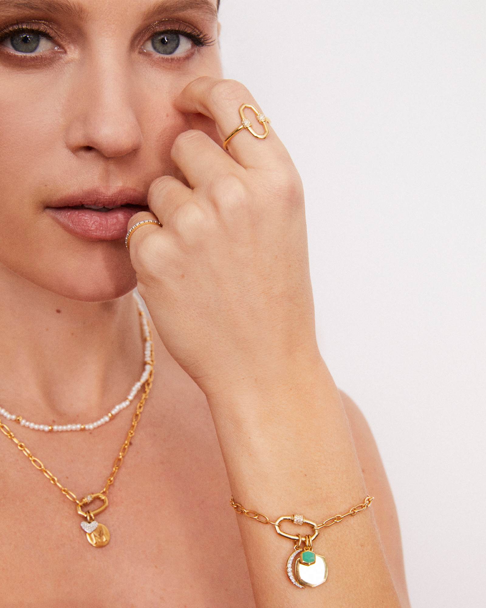 Kendra-Scott-Crescent-Moon-Charm-White-Diamond-Gold-Vermeil-00