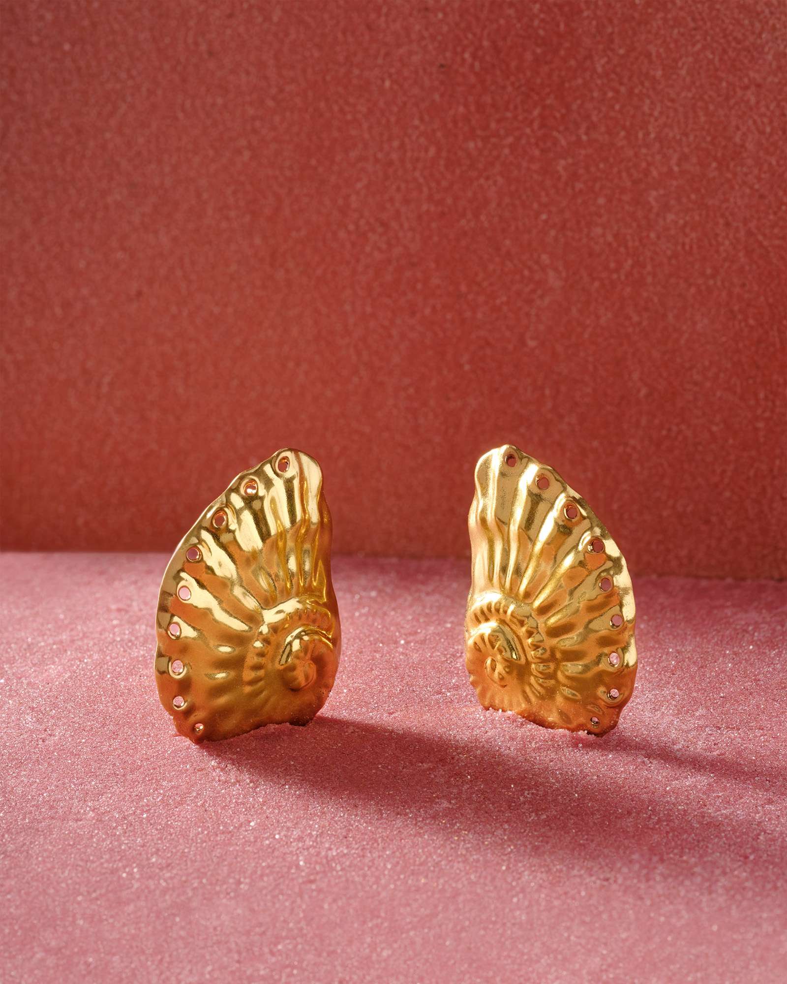 Kendra-Scott-Marina-Statement-Stud-Earrings-Vintage-Gold-00