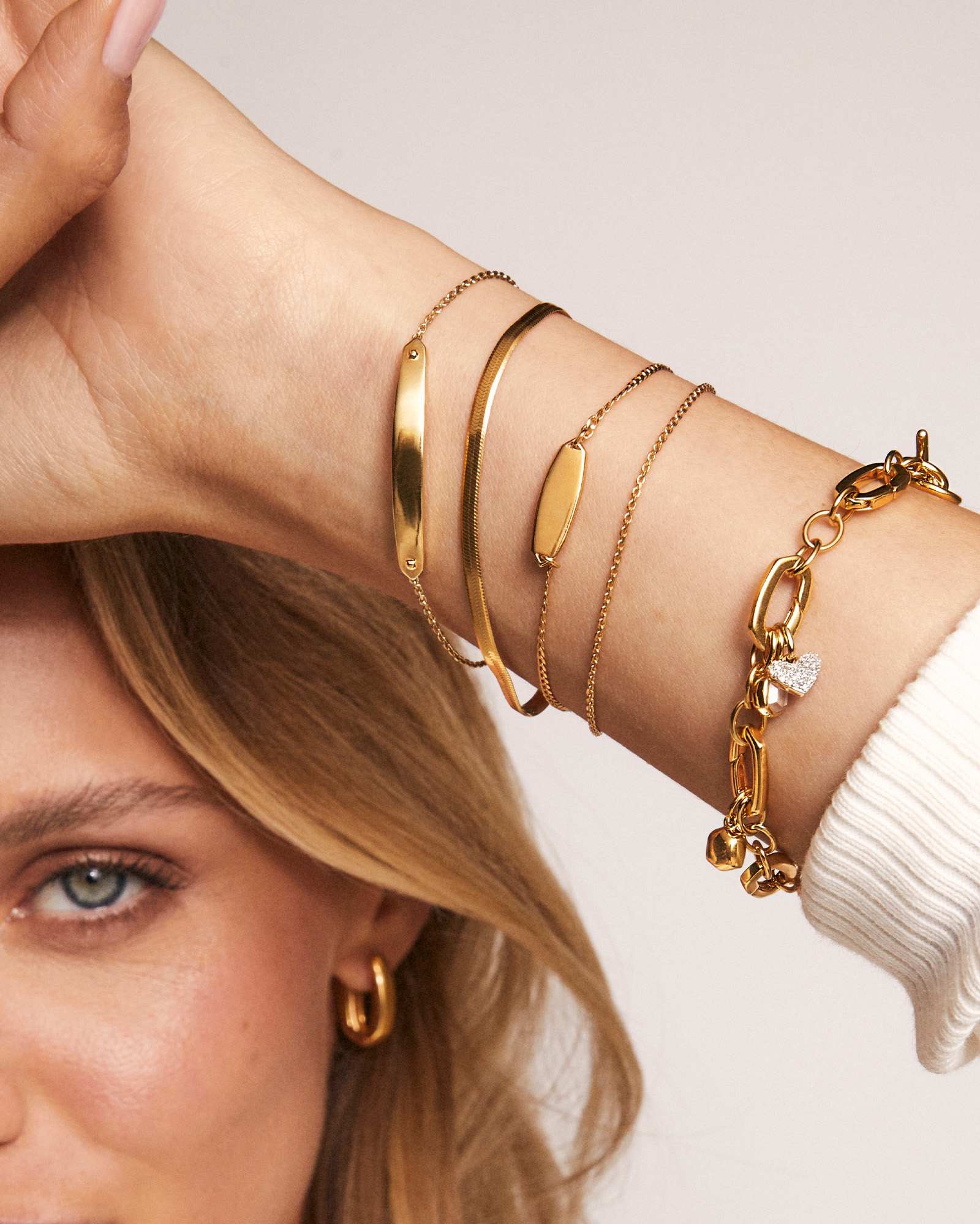 Kendra-Scott-Mattie-Bar-Delciate-Bracelet-Gold-Vermeil-00