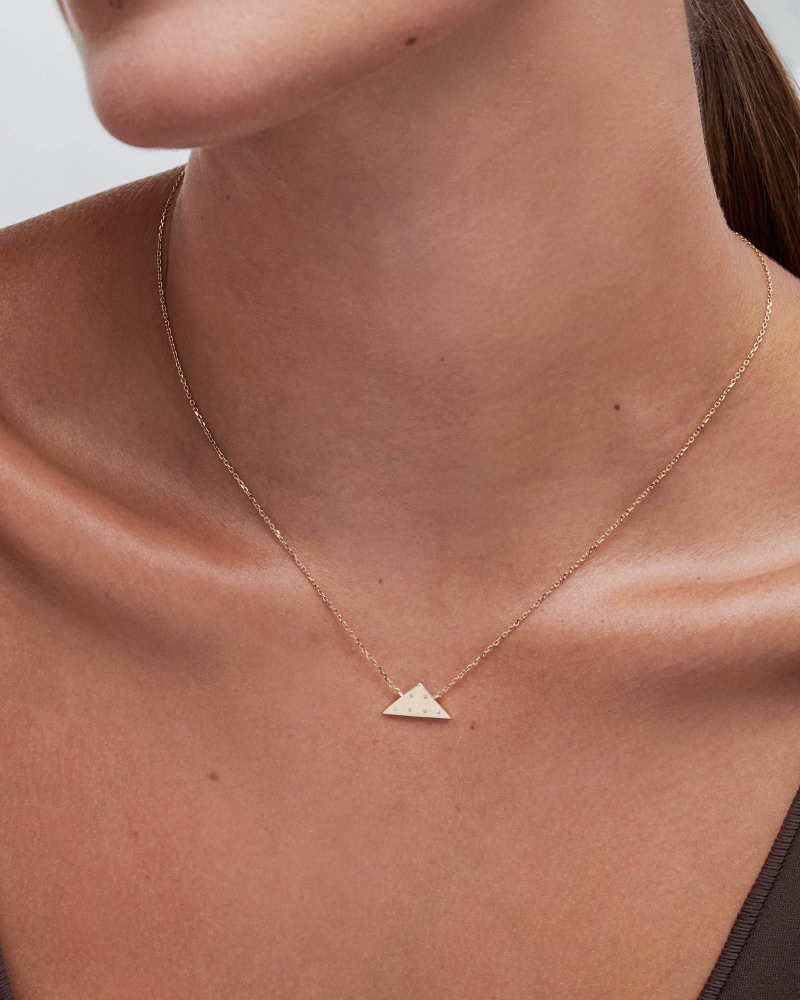 Kendra-Scott-Folds-of-Honor-Pendant-White-Diamond-Yellow-Gold-00