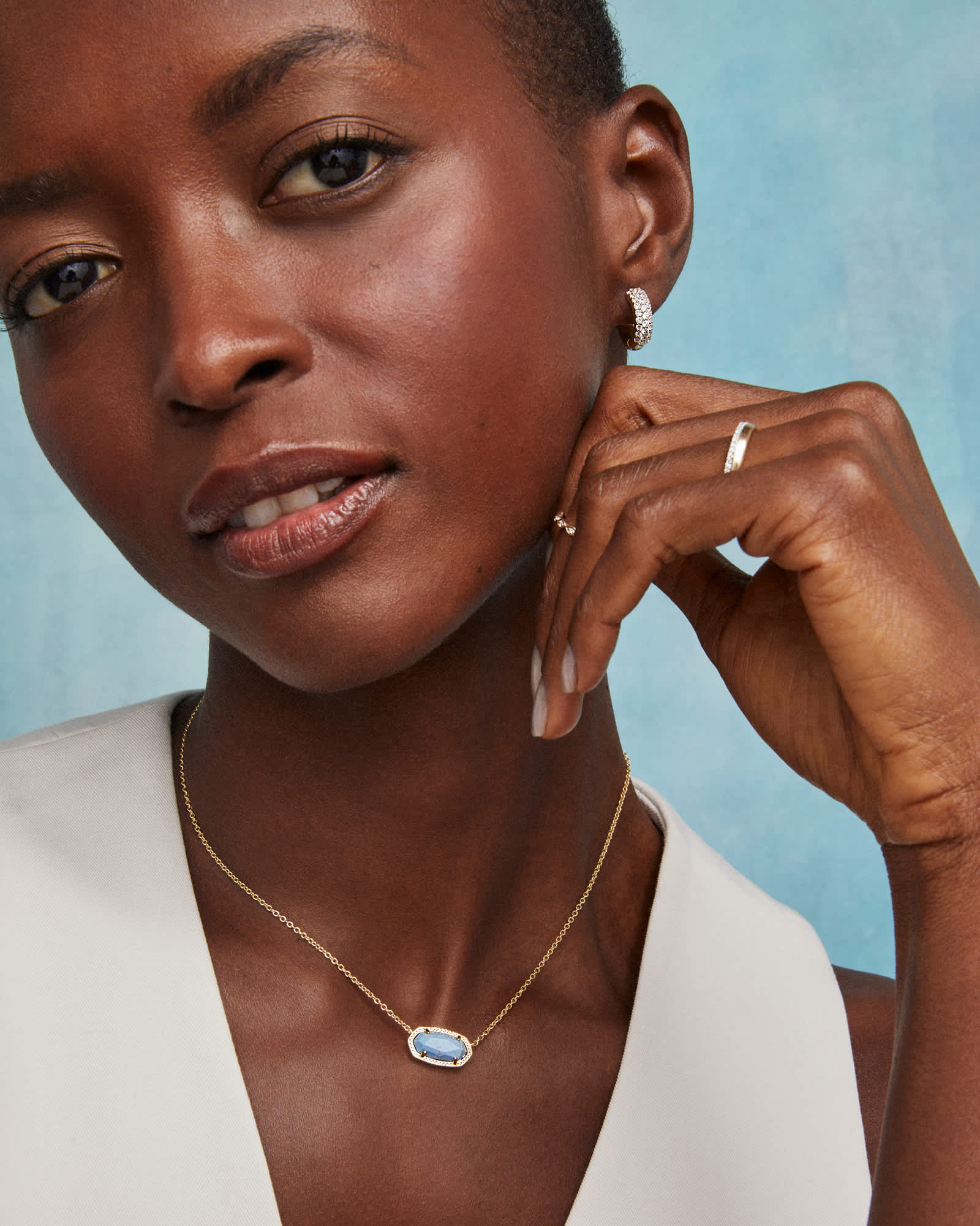 Kendra-Scott-Elisa-Short-Pendant-Necklace-Vista-Blue-Variegated-Magnesite-Gold-00
