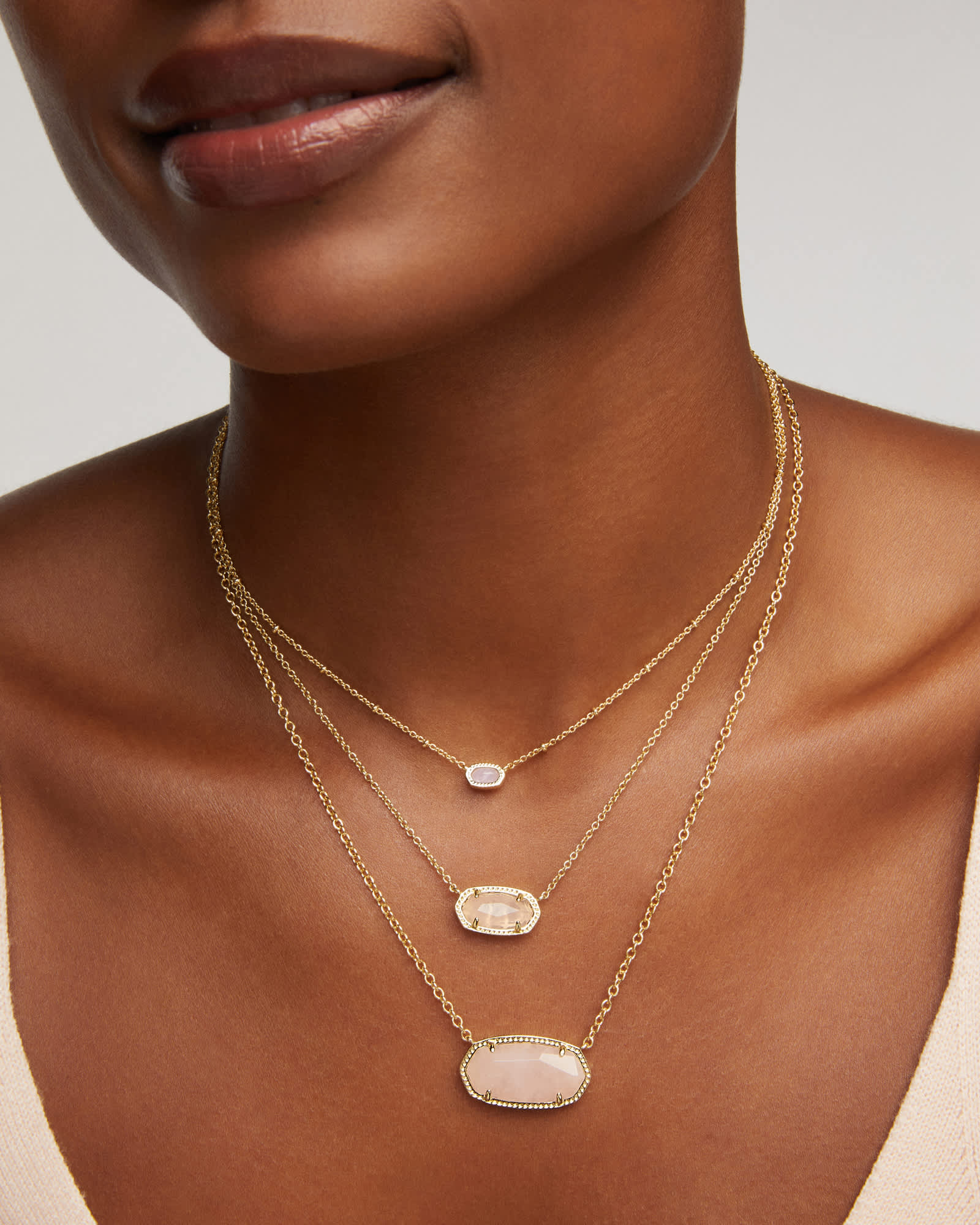 Kendra-Scott-Elisa-Statement-Gold-Short-Pendant-Necklace-Rose-Quarz-01