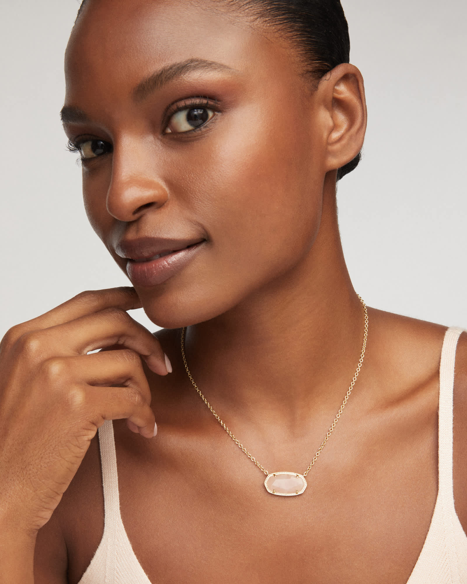 Kendra-Scott-Elisa-Statement-Gold-Short-Pendant-Necklace-Rose-Quarz-03