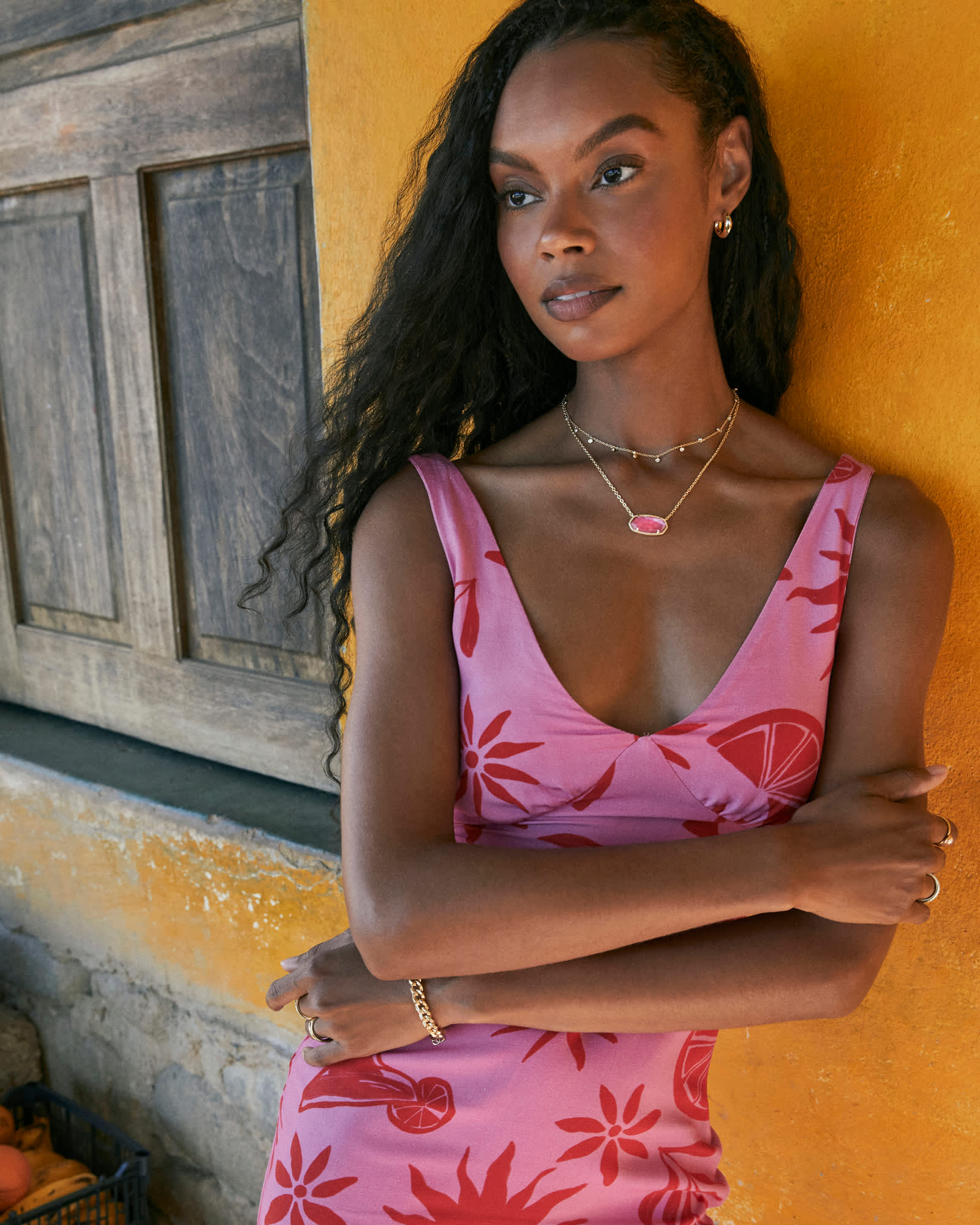 Kendra-Scott-Elisa-Statement-Short-Pendant-Necklace-Azalea-Illusion-Gold-02