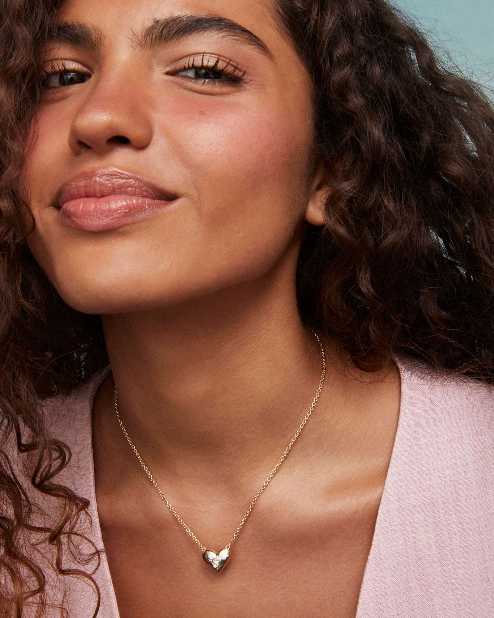 Kendra-Scott-Heart-Letter-S-Short-Pendant-Necklace-Ivory-MOP-Gold-01