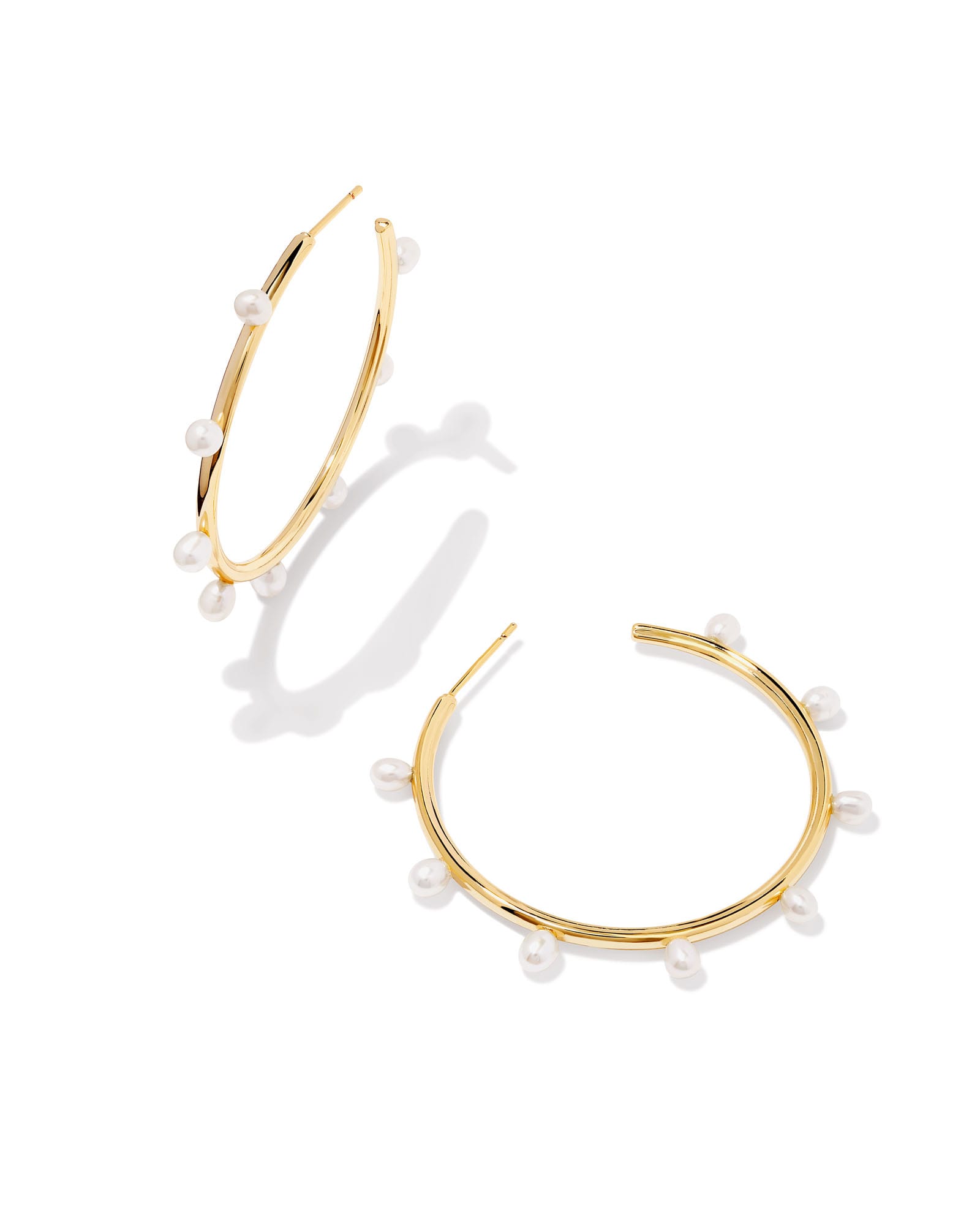 Kendra Scott Leighton Gold Hoop Earrings in White | Pearl