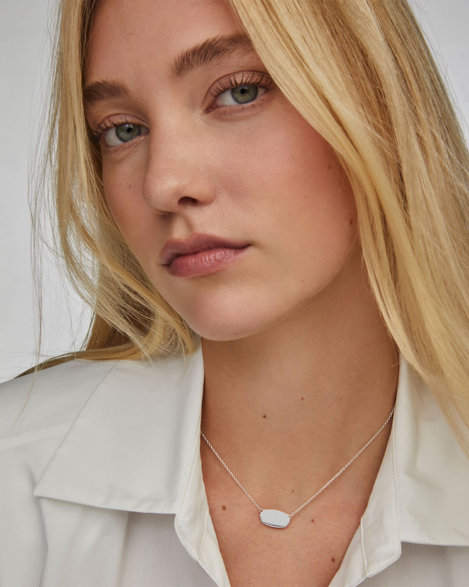 Kendra-Scott-Elisa-Pendant-Necklace-Sterling-Silver-00