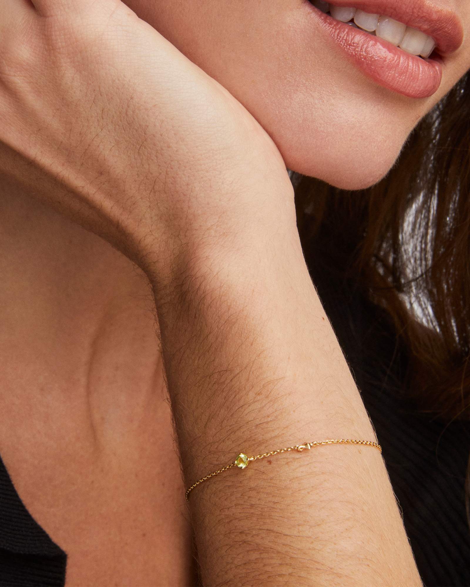 Kendra-Scott-Maisie-Delicate-Chain-Bracelet-Peridot-Gold-Vermeil-01