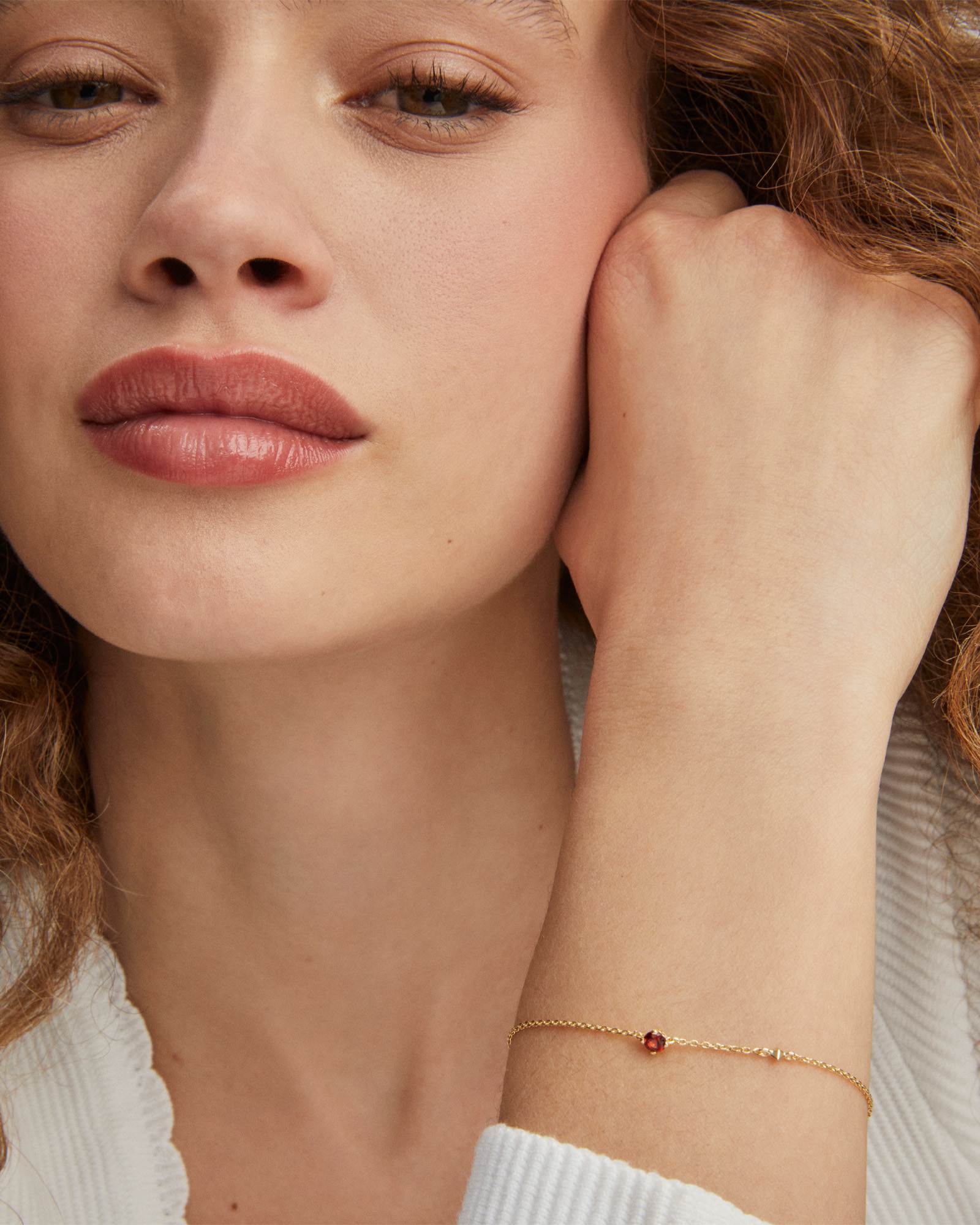 Kendra-Scott-Maisie-Delicate-Chain-Bracelet-Red-Garnet-Gold-Vermeil-01