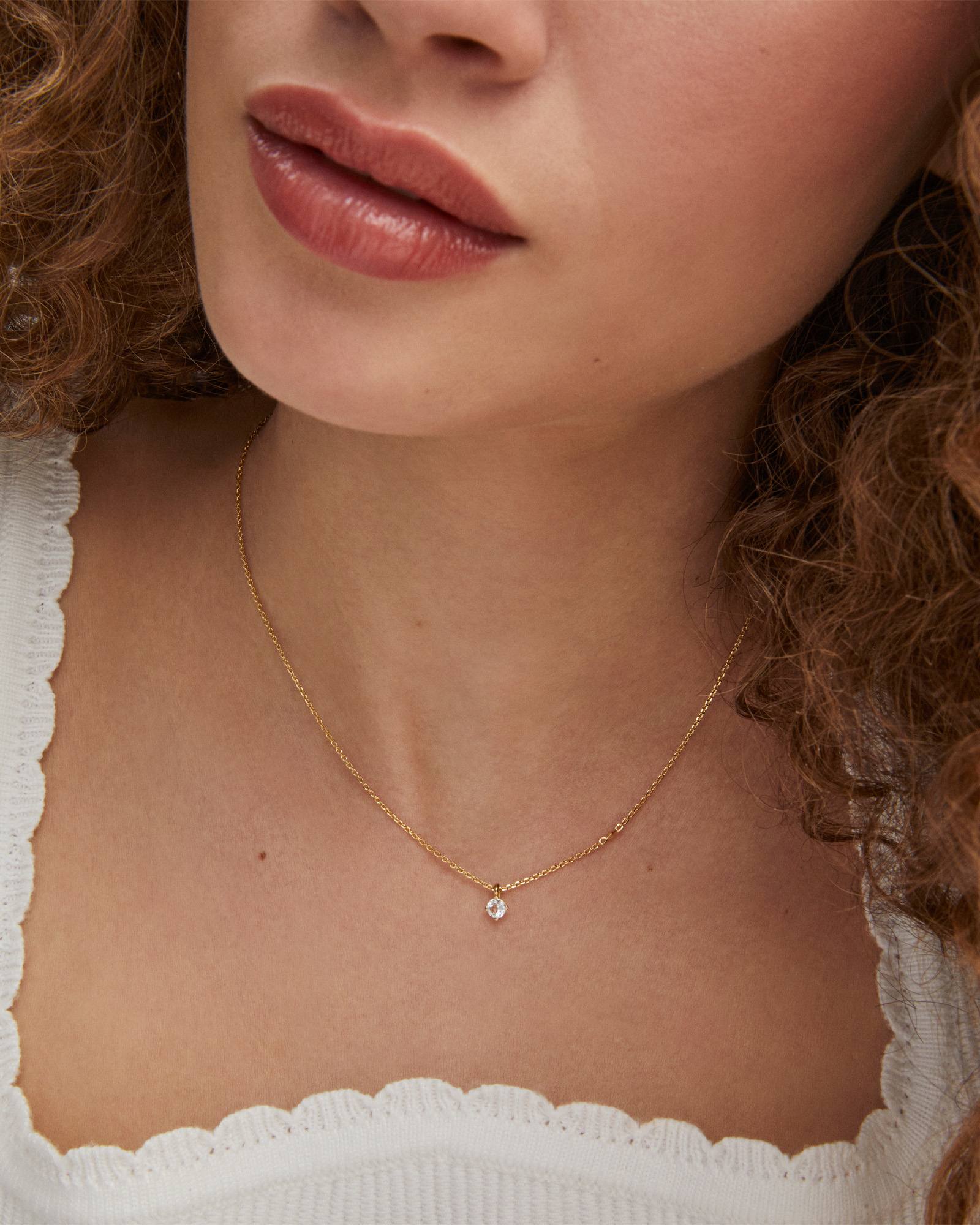 Kendra-Scott-Maisie-Pendant-Necklace-White-Crystal-Gold-Vermeil-01