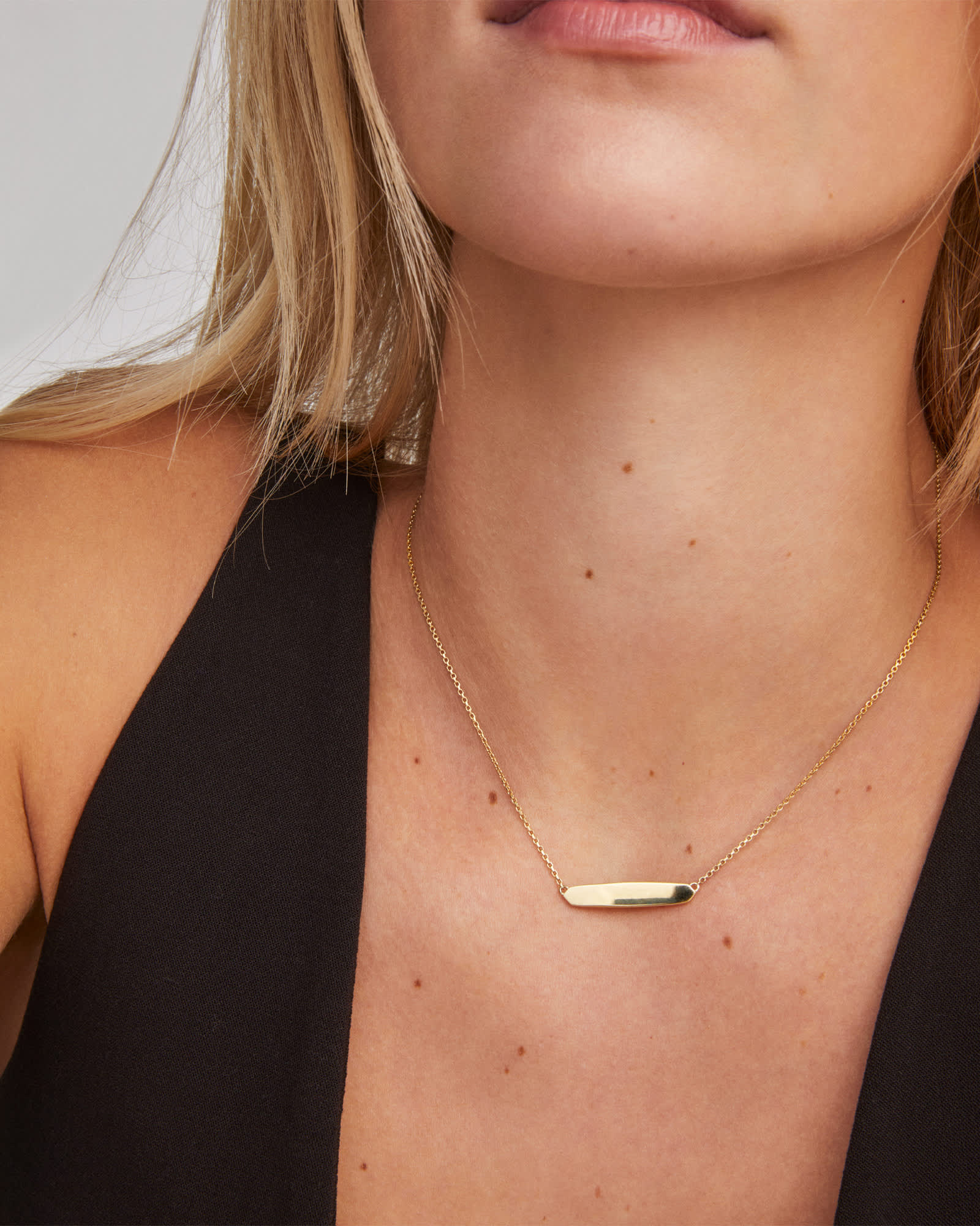 Kendra-Scott-Mattie-Bar-Pendant-Necklace-Gold-Vermeil-01