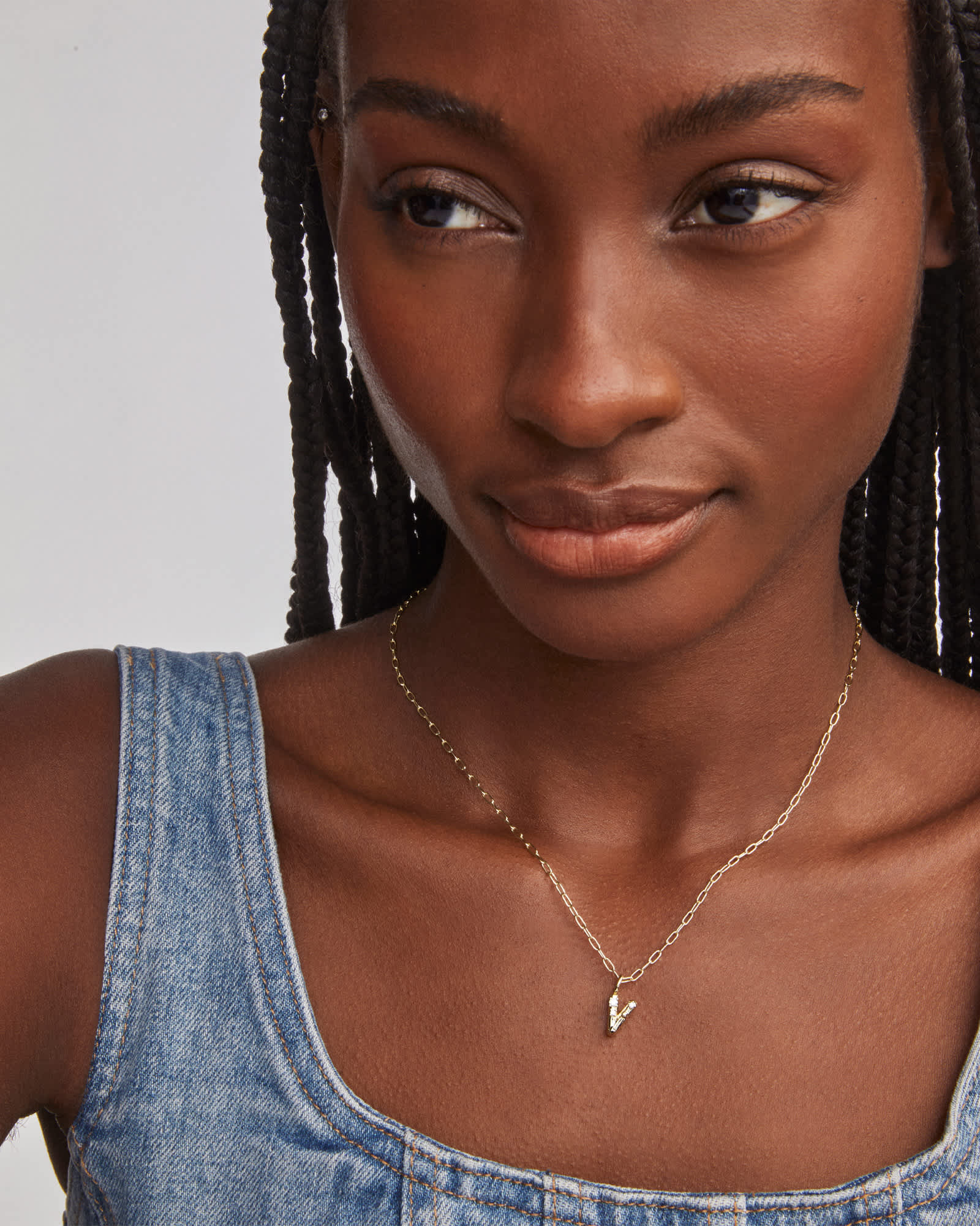 Kendra-Scott-Crystal-Letter-V-Pendant-Necklace-White-Crystal-Gold-00