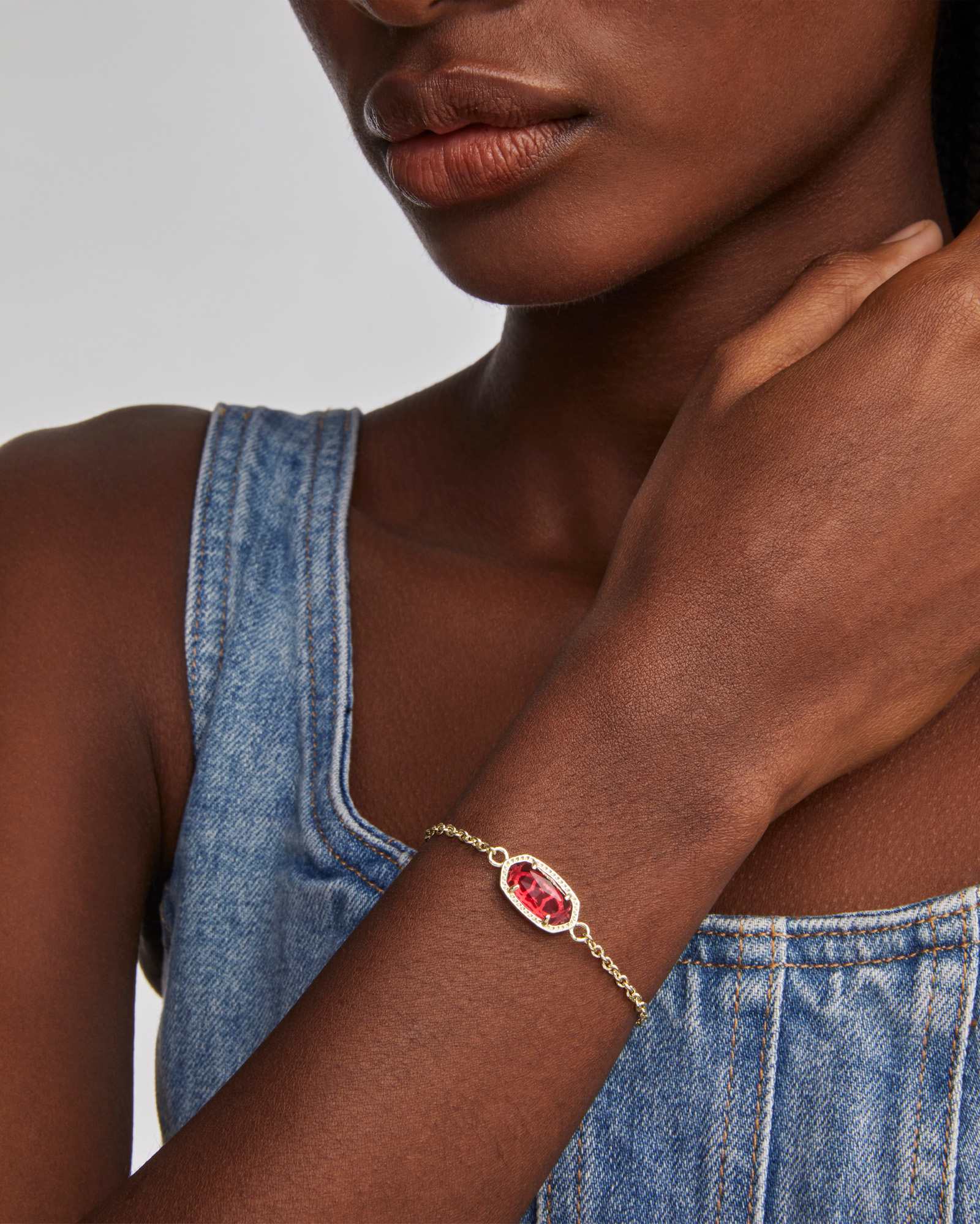 Kendra-Scott-Elaina-Adjustable-Chain-Bracelet-Berry-Glass-Gold-01
