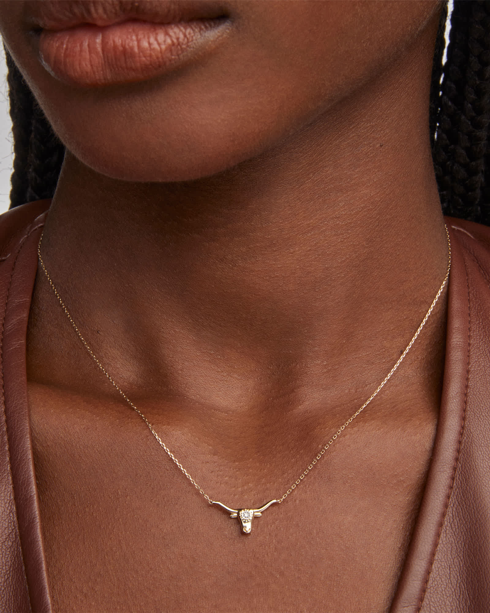 Kendra-Scott-Longhorn-Pendant-Necklace-White-Diamond-Yellow-Gold-01