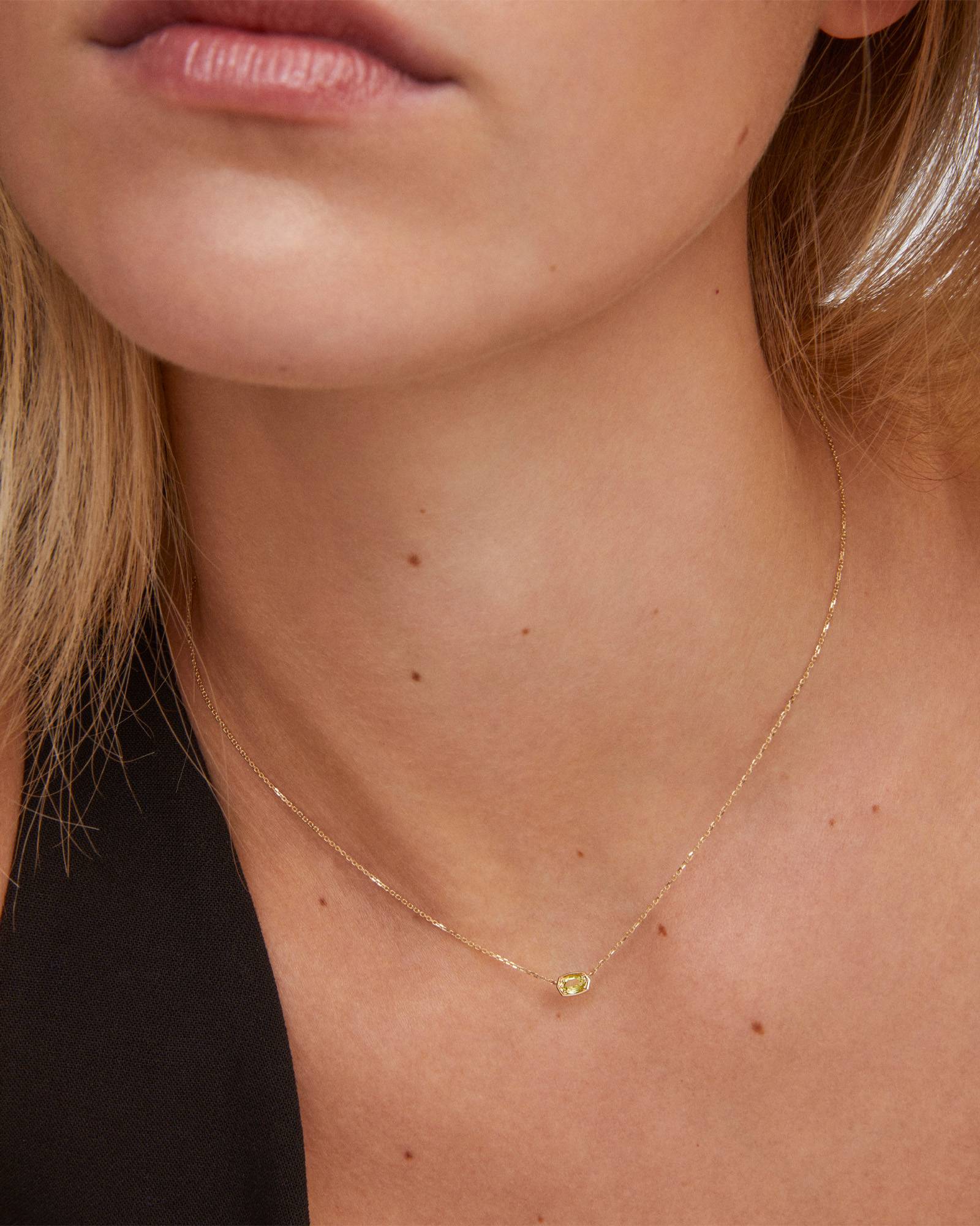 Kendra-Scott-Marisa-Oval-Solitaire-Pendant-Necklace-Peridot-Yellow-Gold-01