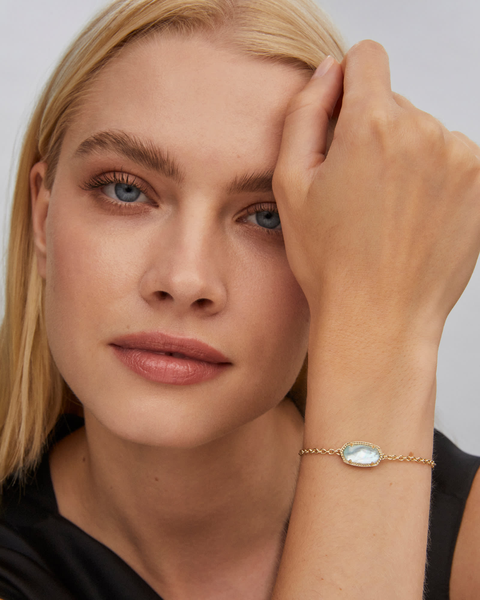 Kendra-Scott-Elaina-Adjustable-Chain-Bracelet-Light-Blue-Illusion-Gold-00