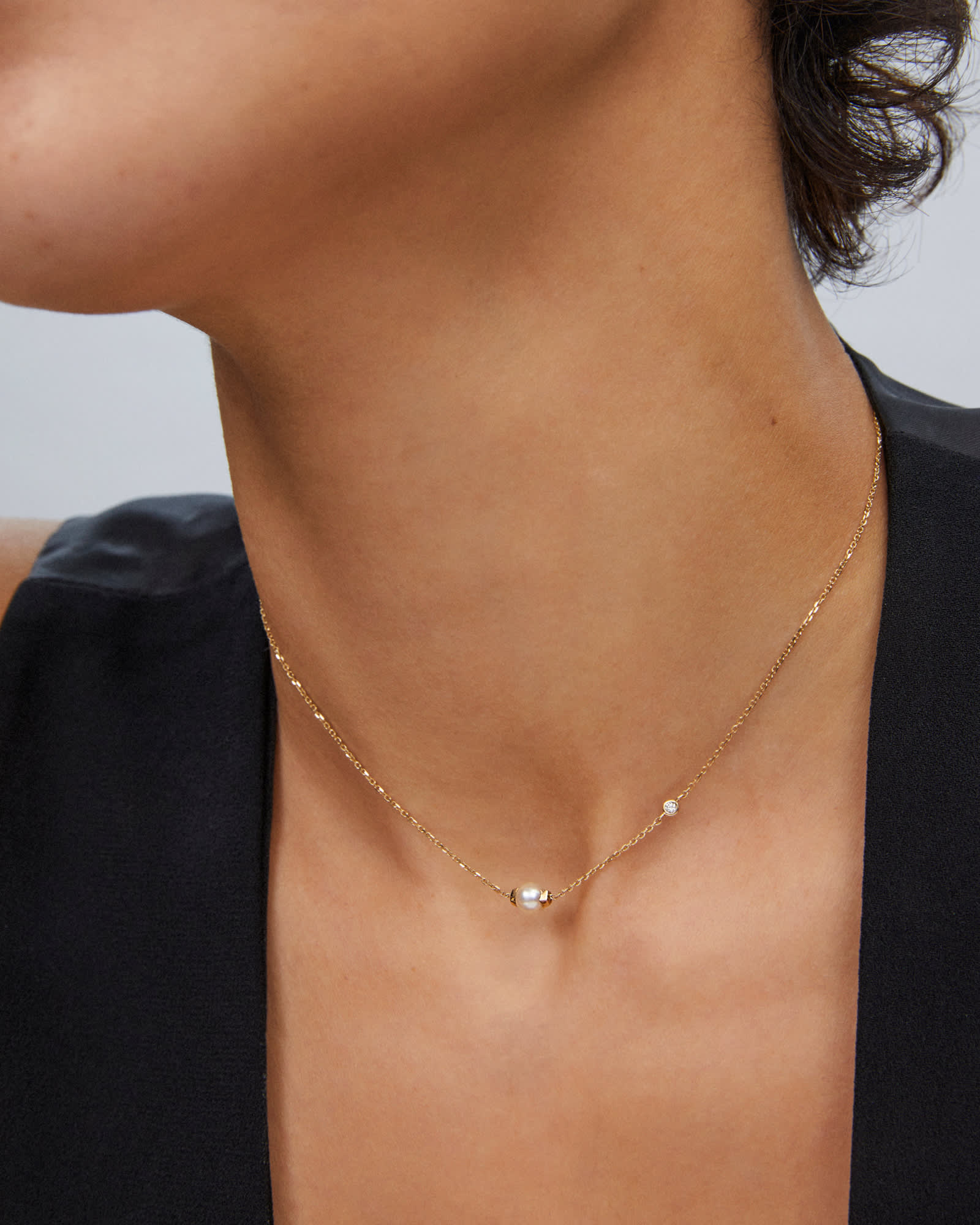 Kendra-Scott-Cathleen-Short-Pendant-Necklace-White-Pearl-Gold-01