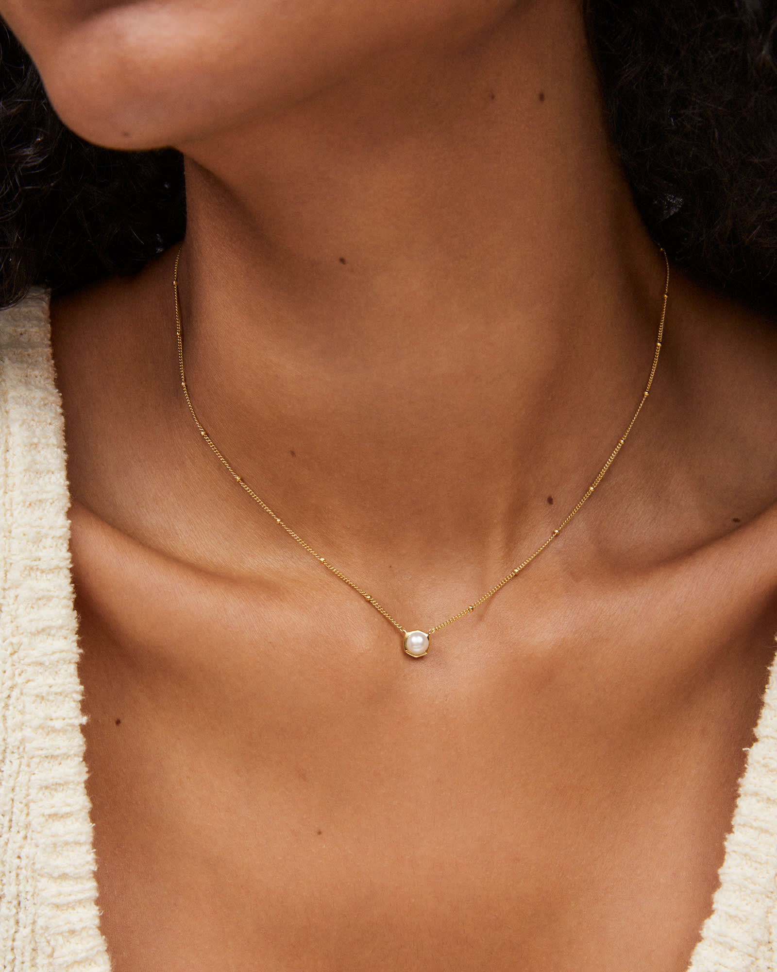 Kendra-Scott-Davie-Pendant-Necklace-White-Pearl-Gold-Vermeil-01