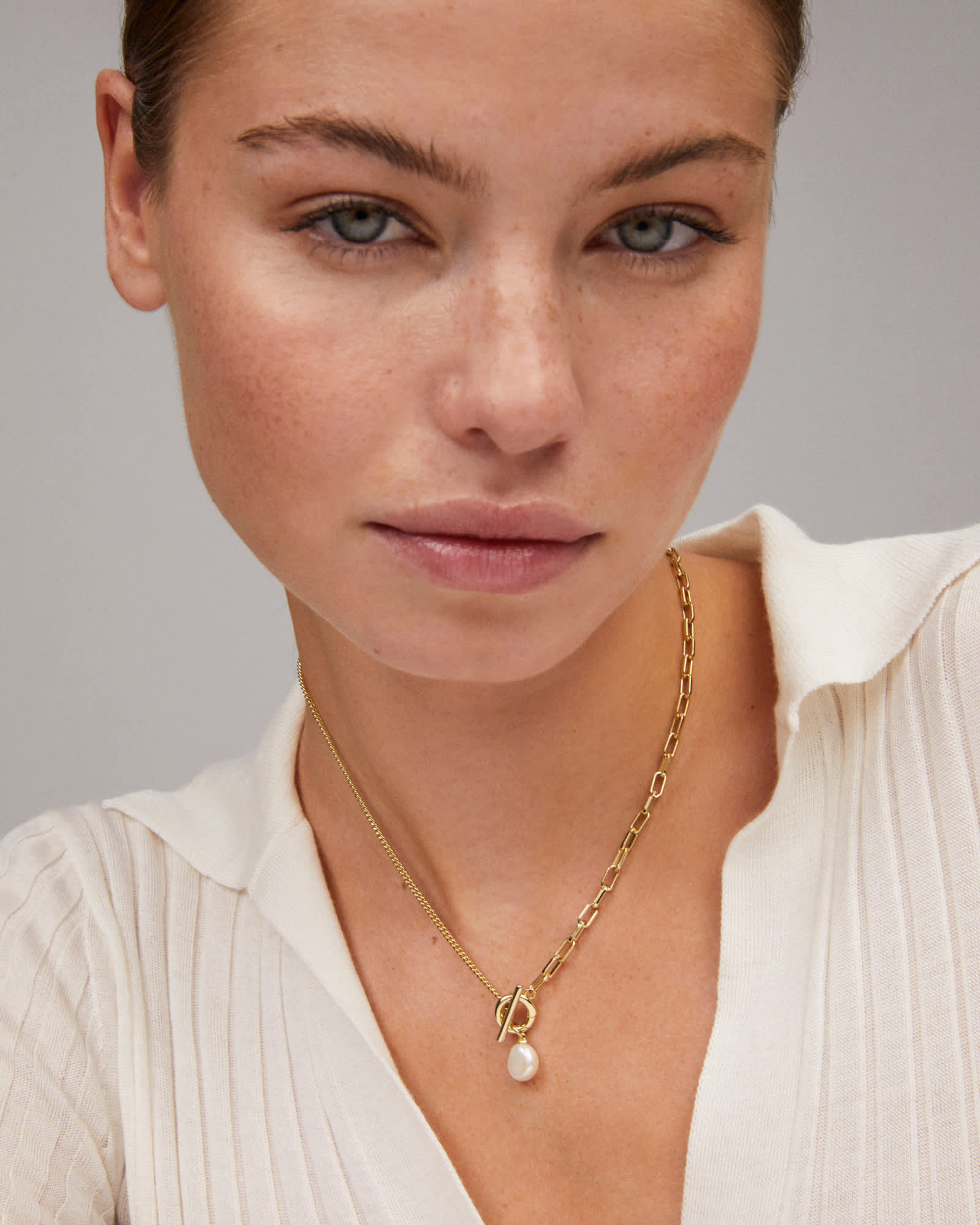 Kendra-Scott-Leighton-Convertible-Chain-Necklace-White-Pearl-Gold-00
