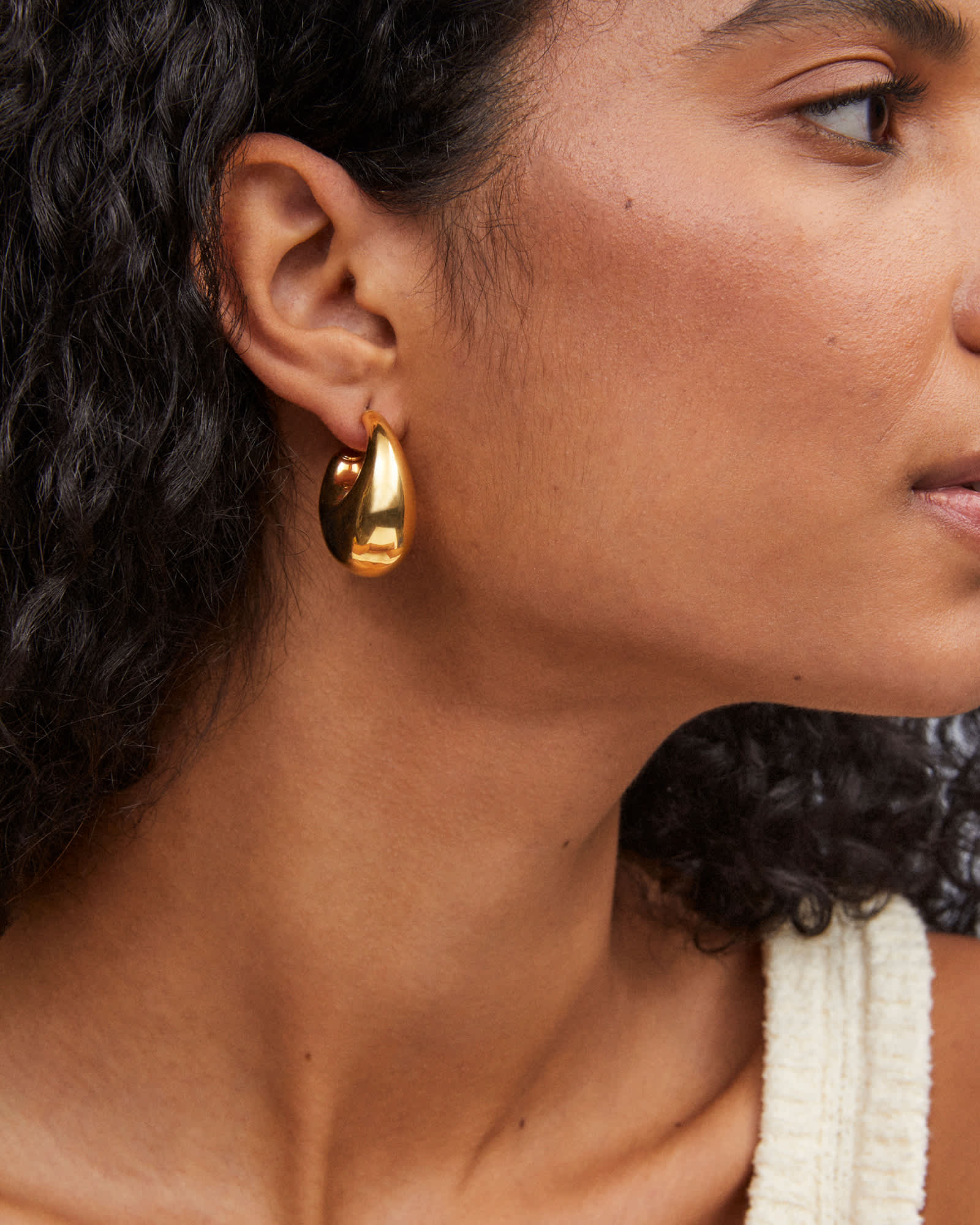 Kendra-Scott-Raylyn-Hoop-Earrings-Gold-Vermeil-01