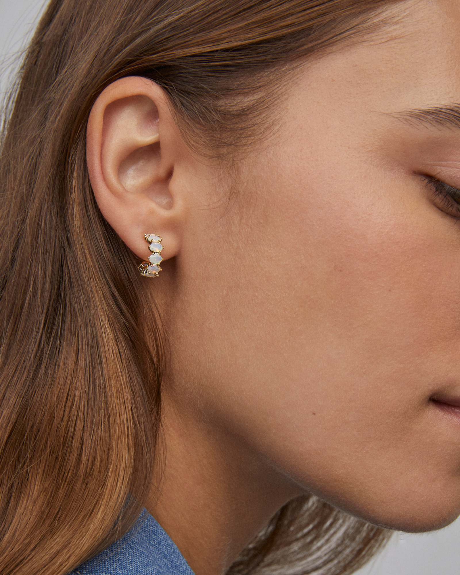 Kendra-Scott-Cailin-Huggie-Earrings-Champagne-Opal-Crystal-Gold-01
