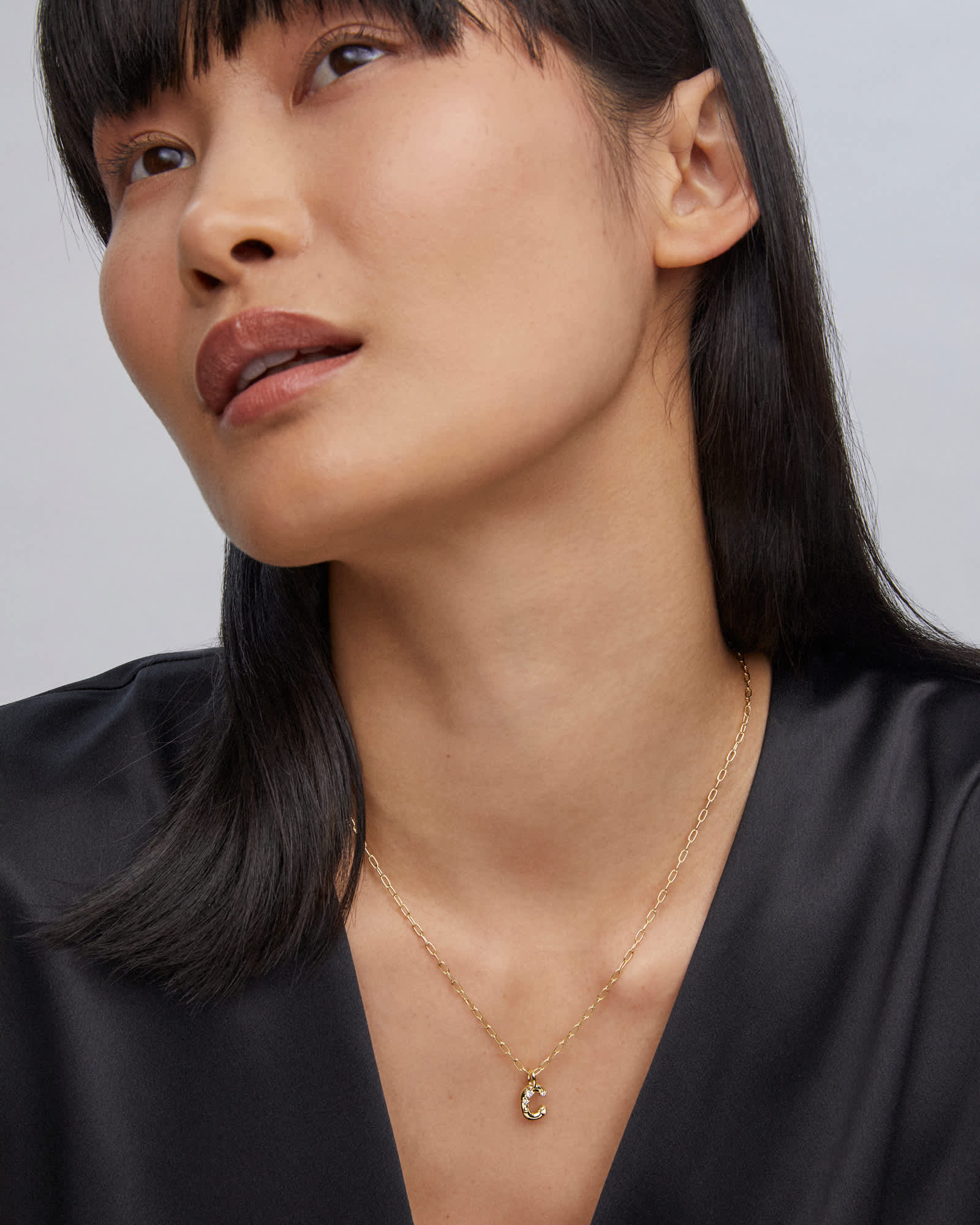 Kendra-Scott-Crystal-Letter-C-Pendant-Necklace-White-Crystal-Gold-00