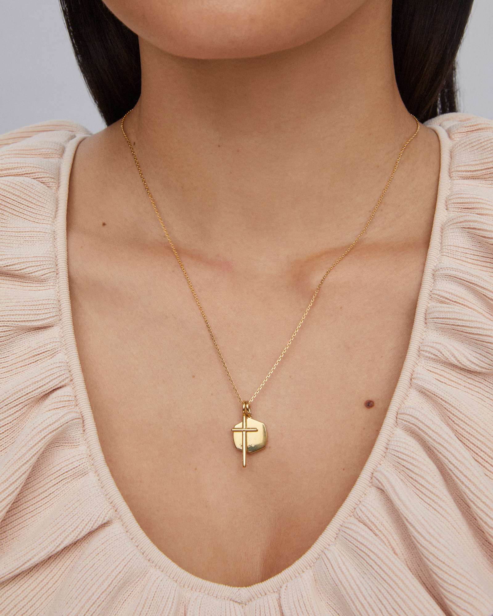 Kendra-Scott-Davie-Cross-Charm-Necklace-18k-Gold-Vermeil-00