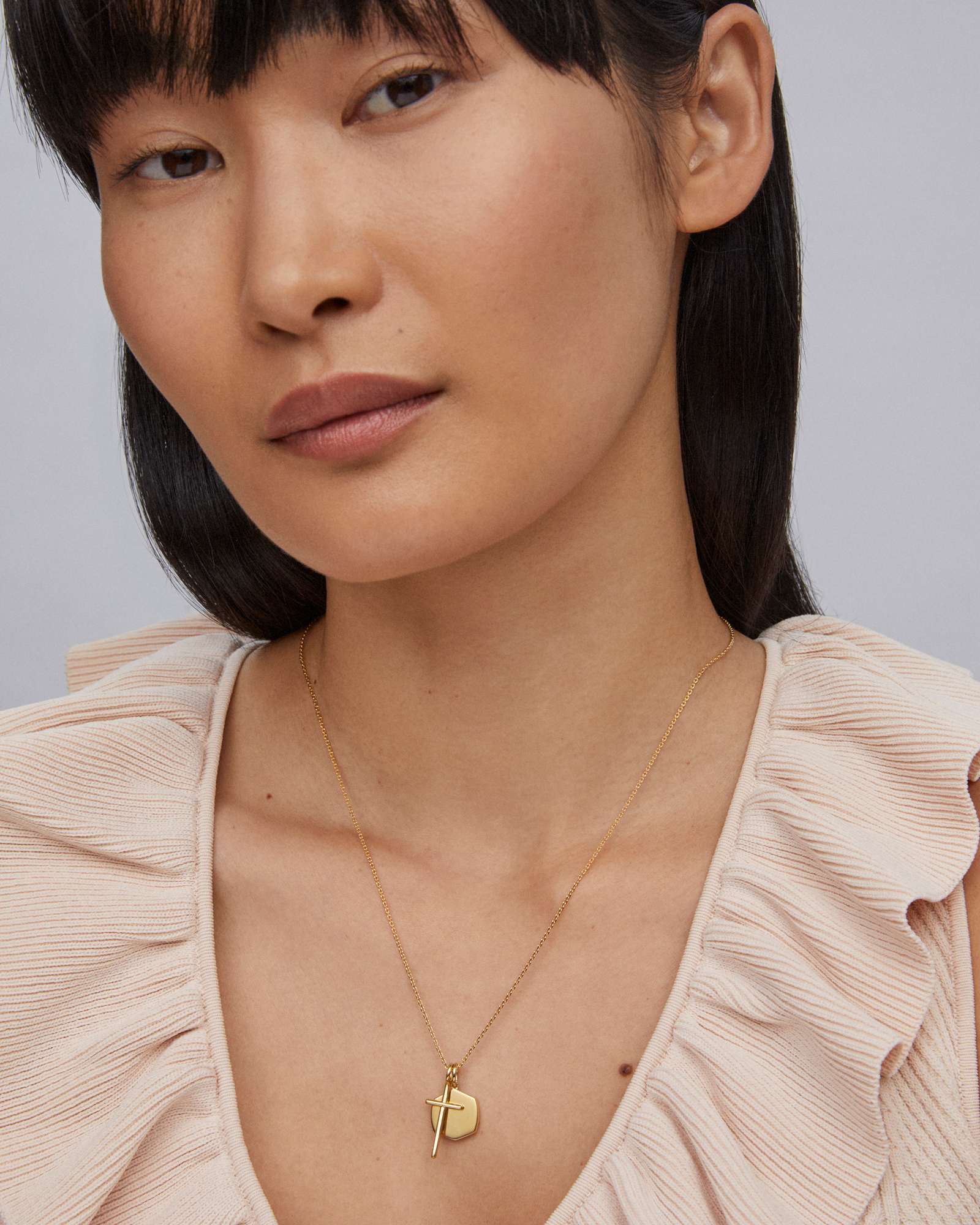 Kendra-Scott-Davie-Cross-Charm-Necklace-18k-Gold-Vermeil-01
