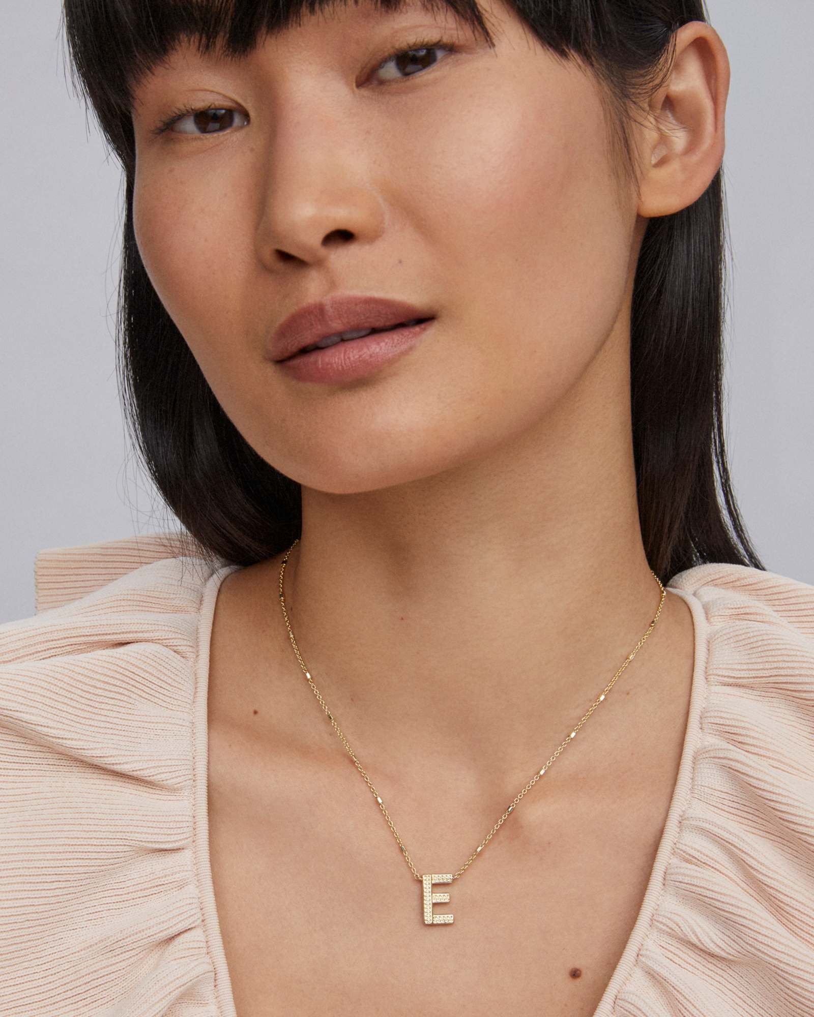 Kendra-Scott-Letter-E-Necklace-Gold-01
