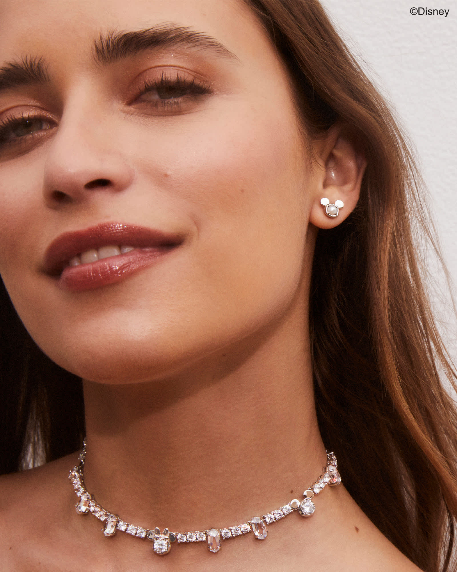 Kendra-Scott-Mickey-Mouse-Stud-Earring-White-Pearl-Rhodium-00