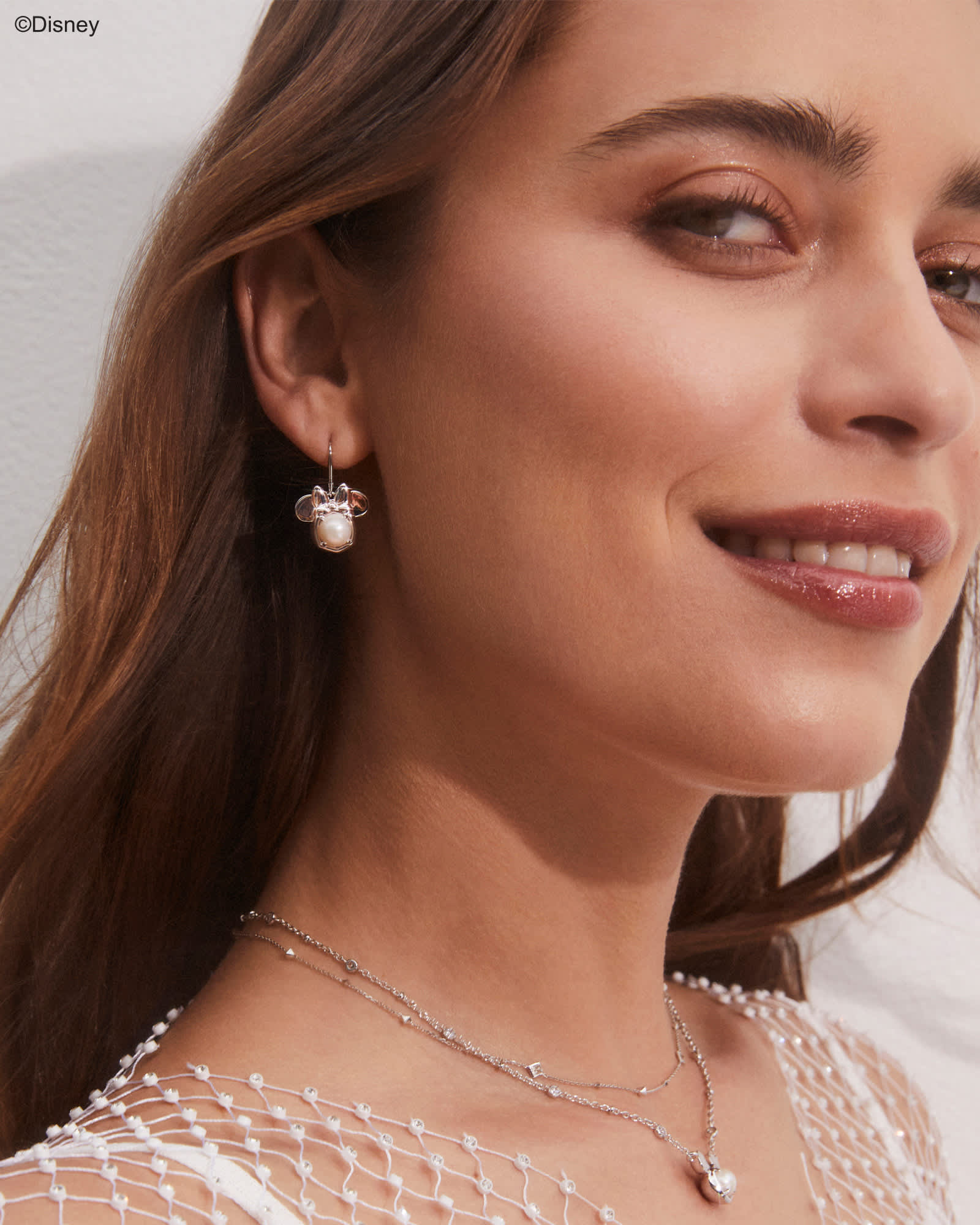 Kendra-Scott-Minnie-Mouse-Drop-Earrings-White-Pearl-Rhodium-02