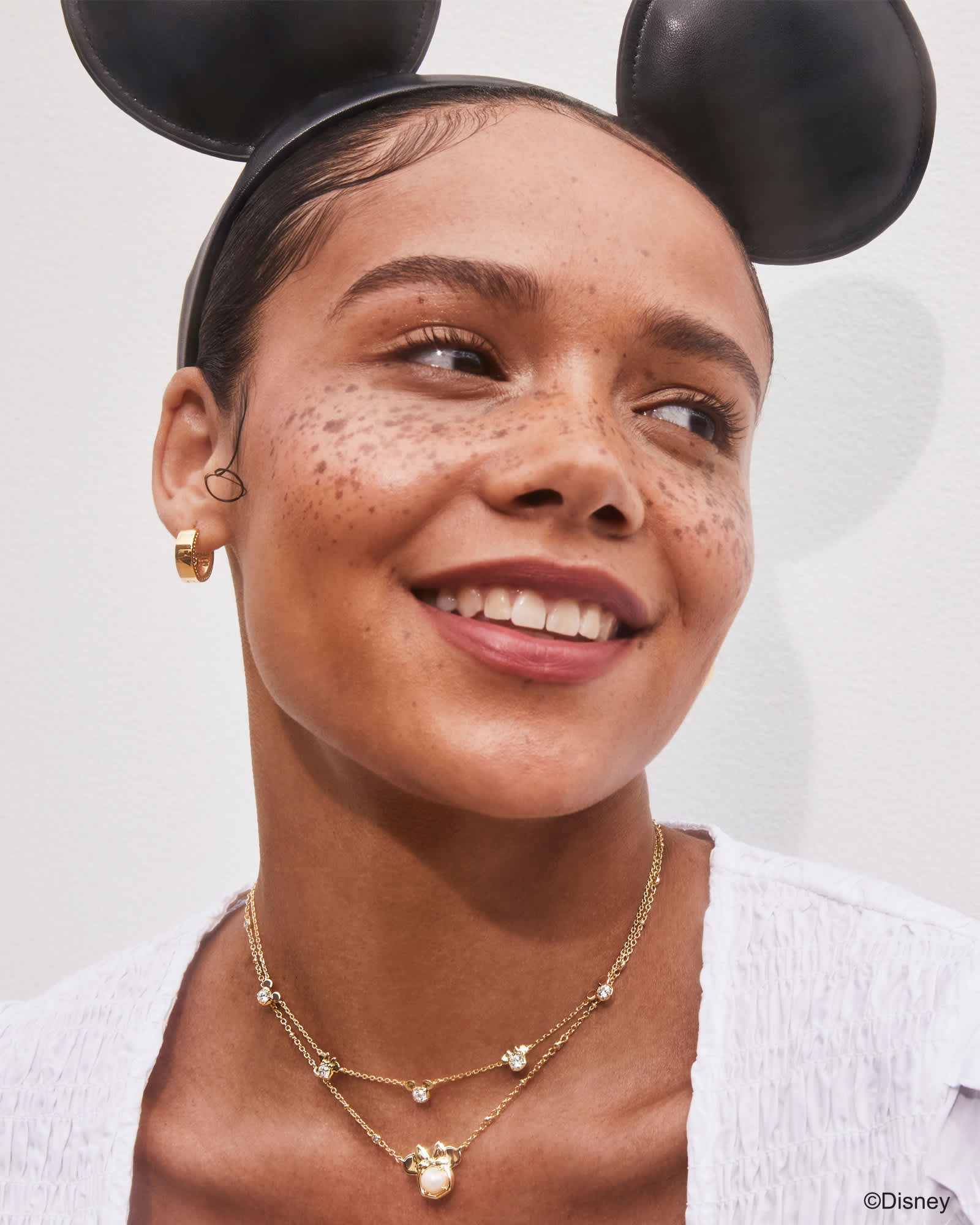 Kendra-Scott-Minnie-Mouse-Pendant-Necklace-White-Pearl-Gold-01