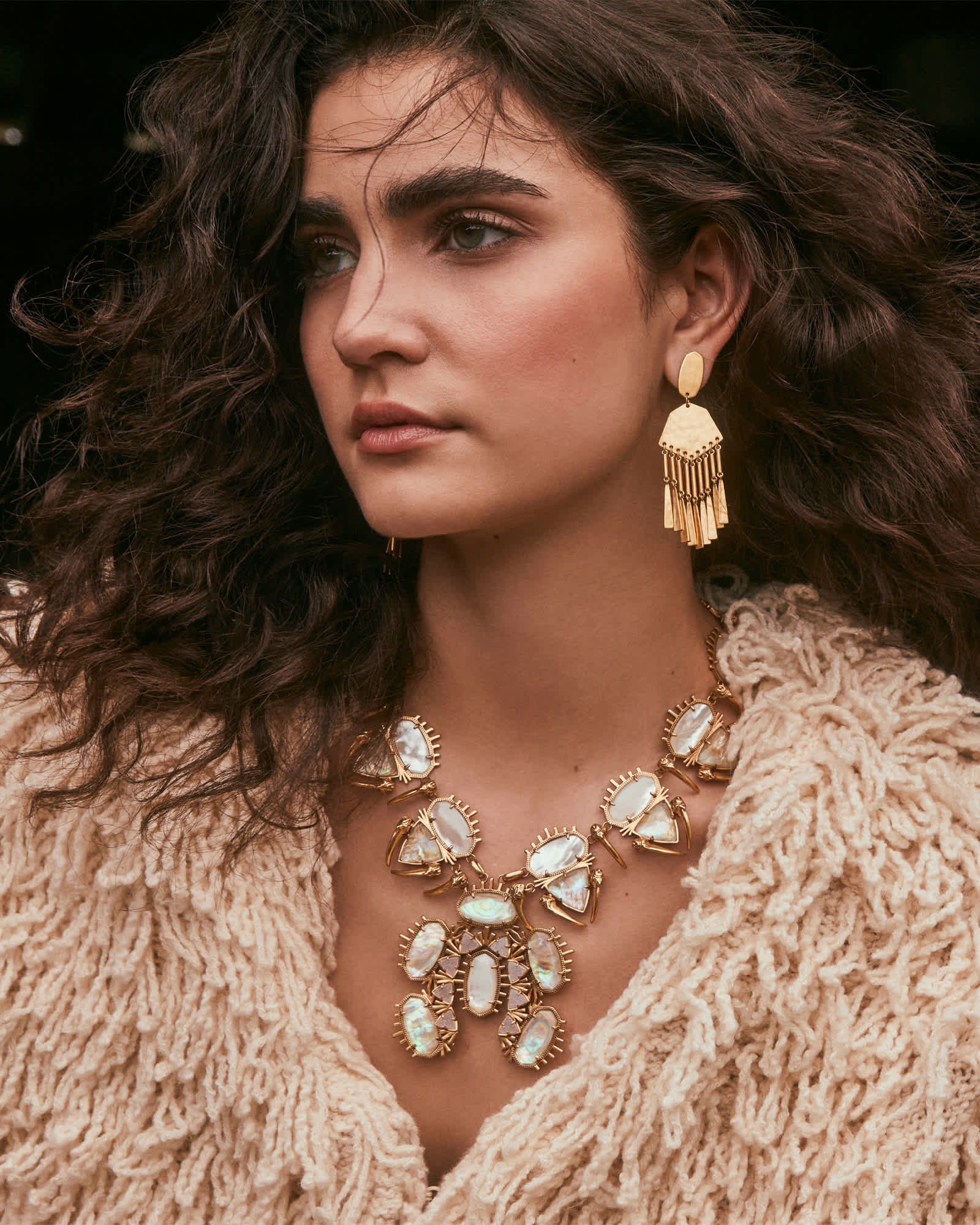 Kendra-Scott-Lynne-Statment-Earrings-Vintage-Gold-01