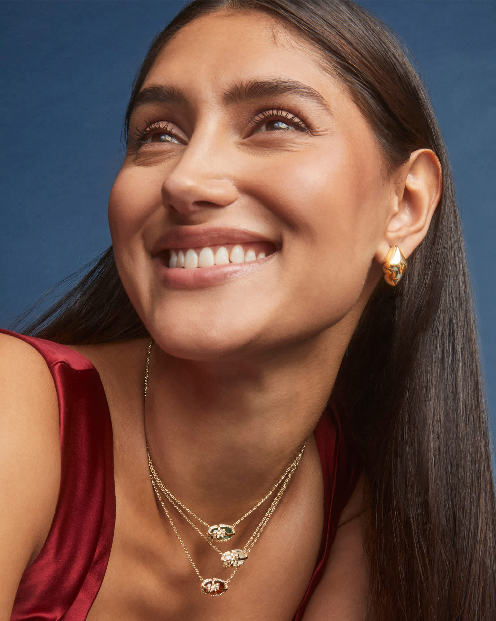 Elisa Bow Gold Short Pendant Necklace hover